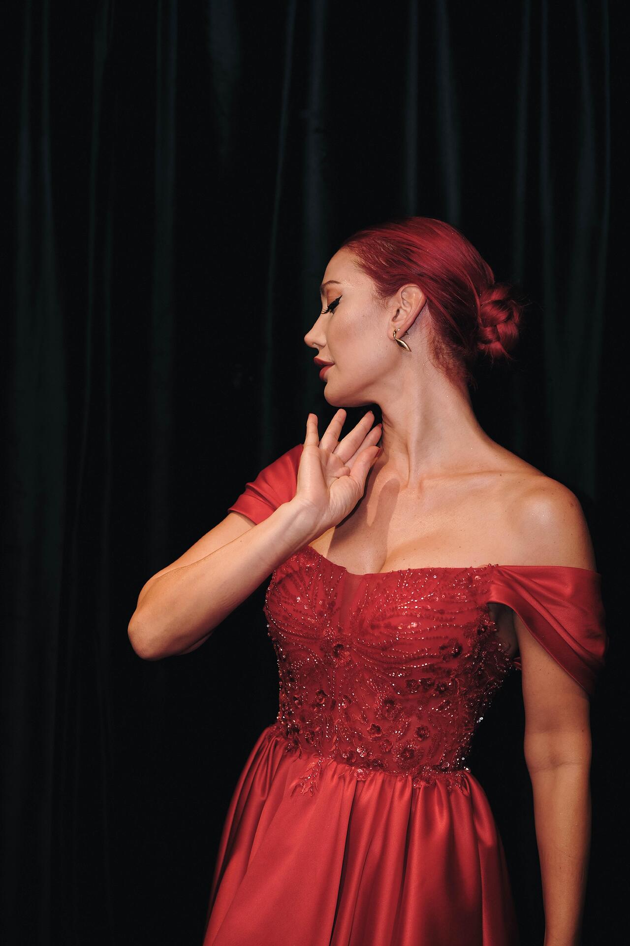 Red cocktail dress: Sempre