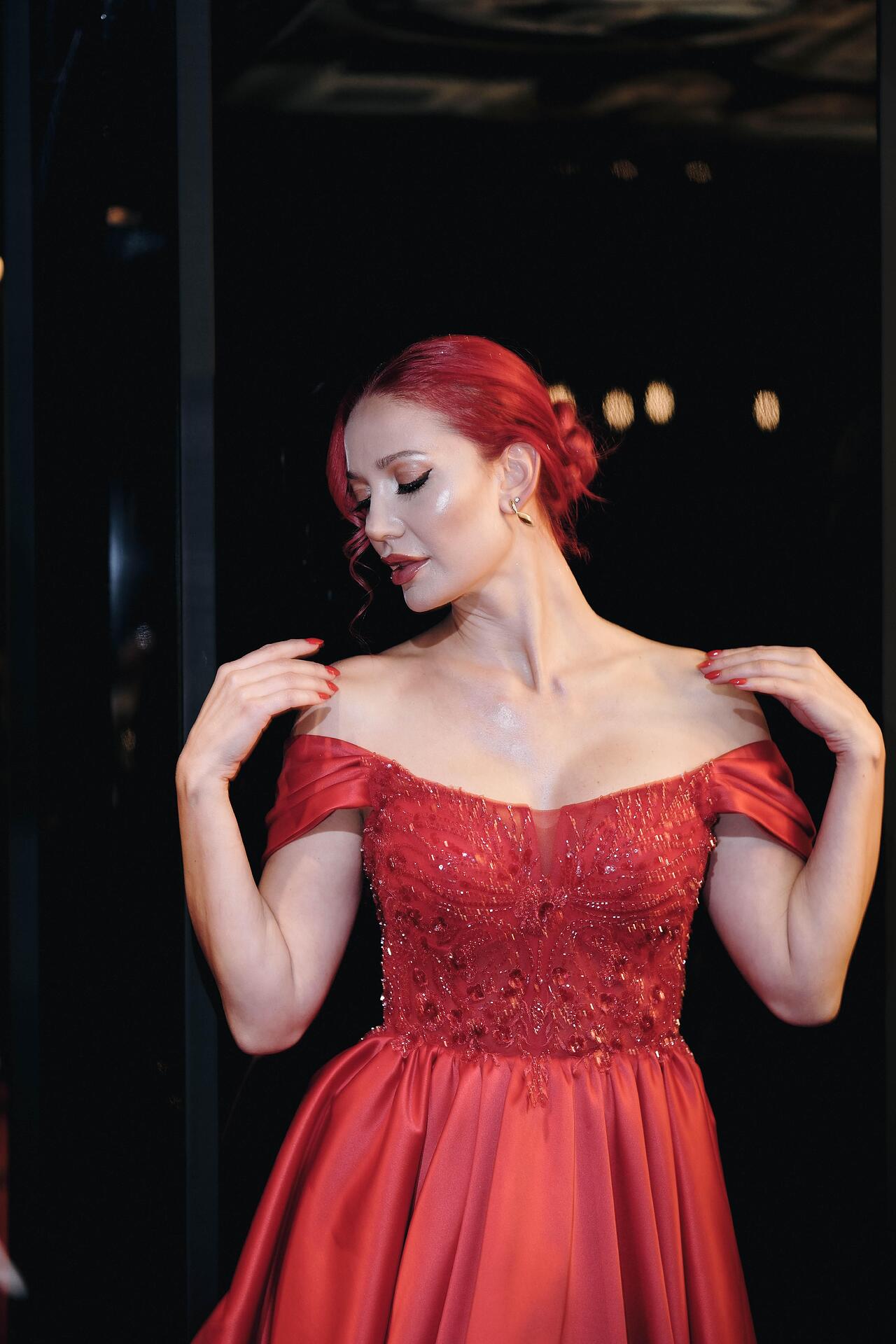 Red cocktail dress: Sempre
