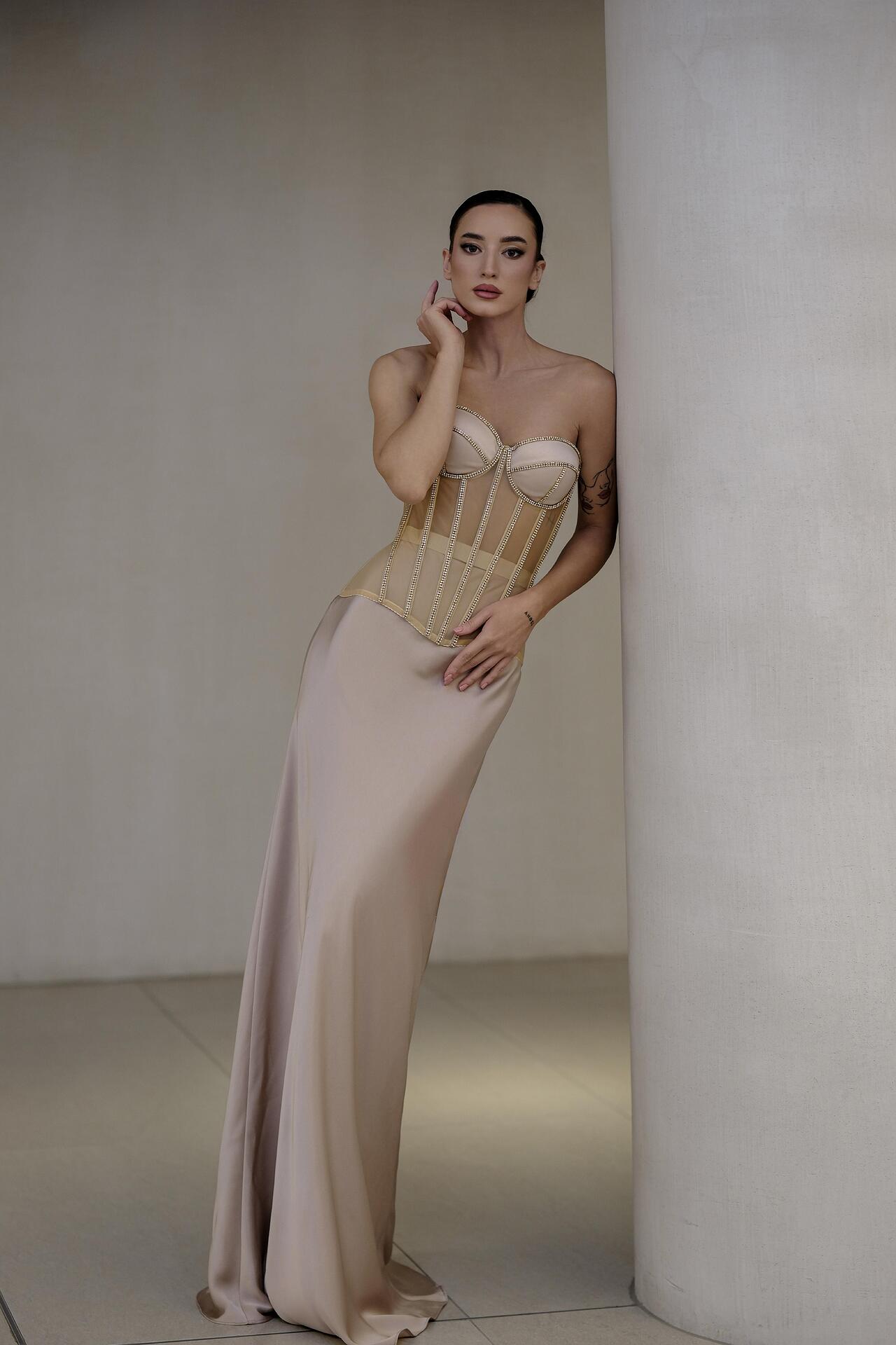 Long corset in beige color with rhinestones: Shiny Powder 
