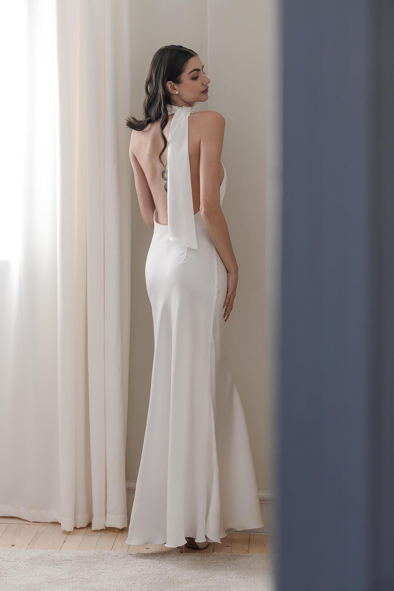 Long white dress: Alexina