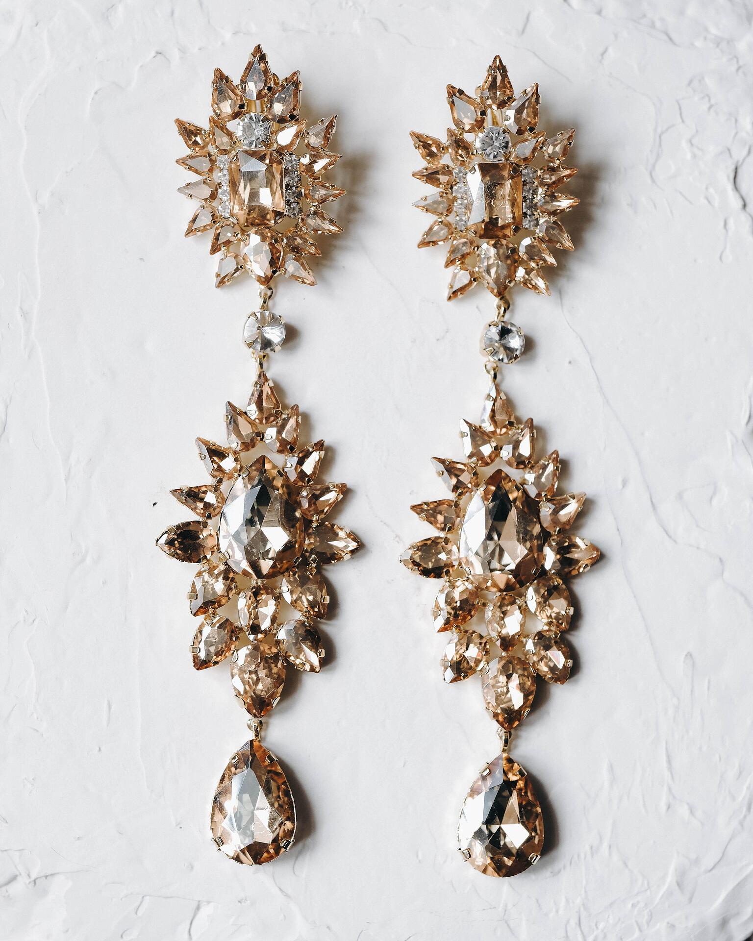Long earrings in caramel color: Catherine