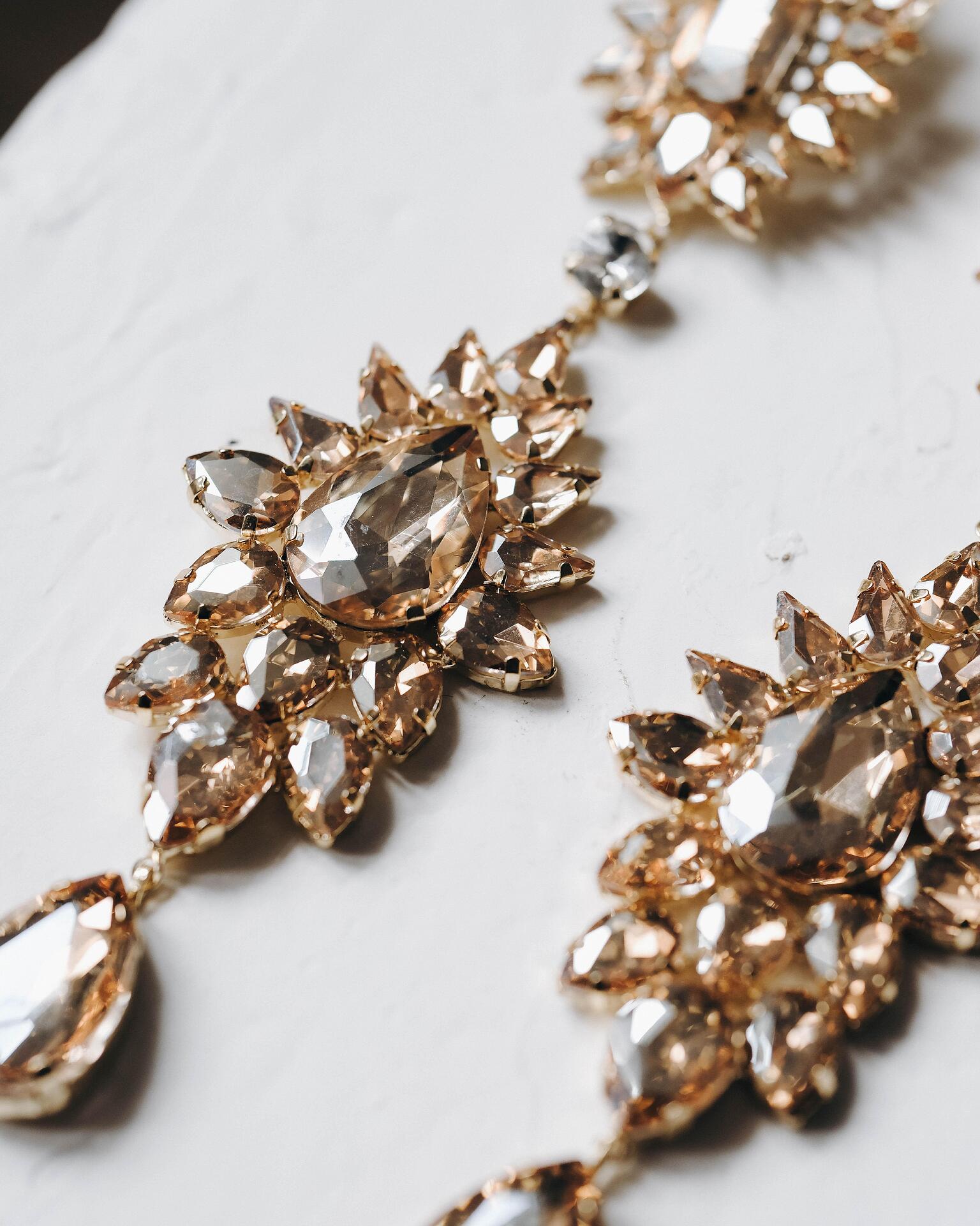 Long earrings in caramel color: Catherine