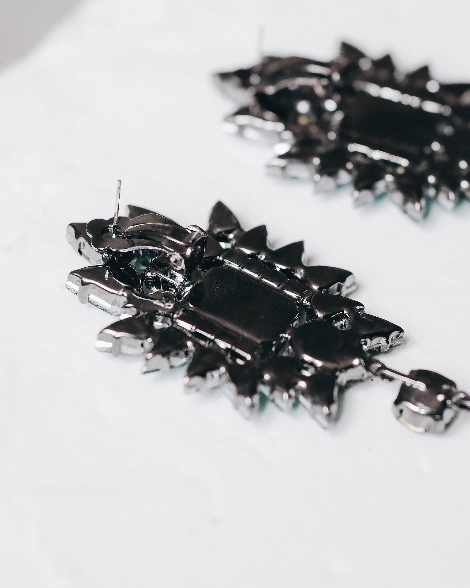 Long earrings in olive green: Catherine