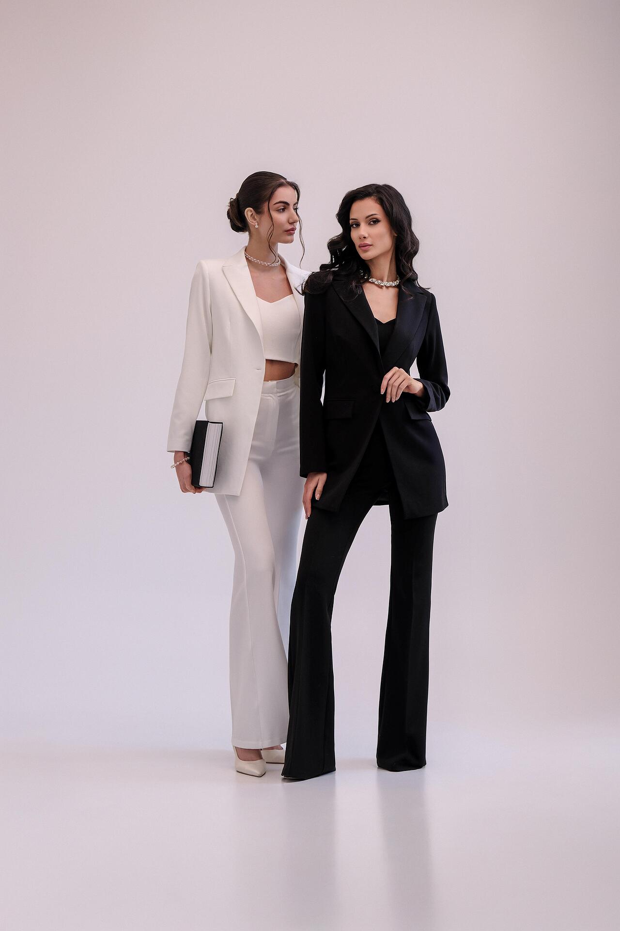 Long clean jacket in black: Rivior 