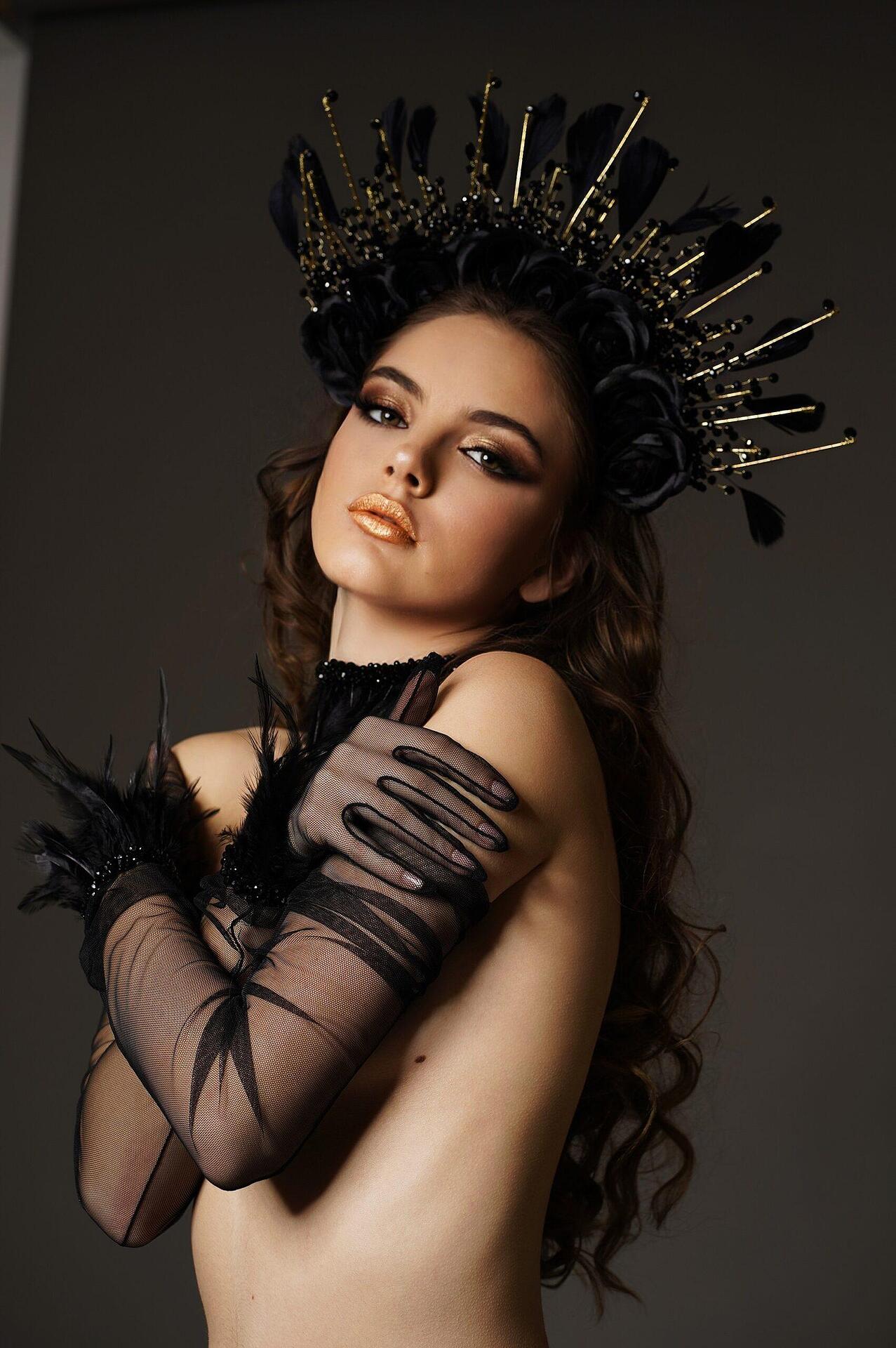 Accessory: Dark Queen