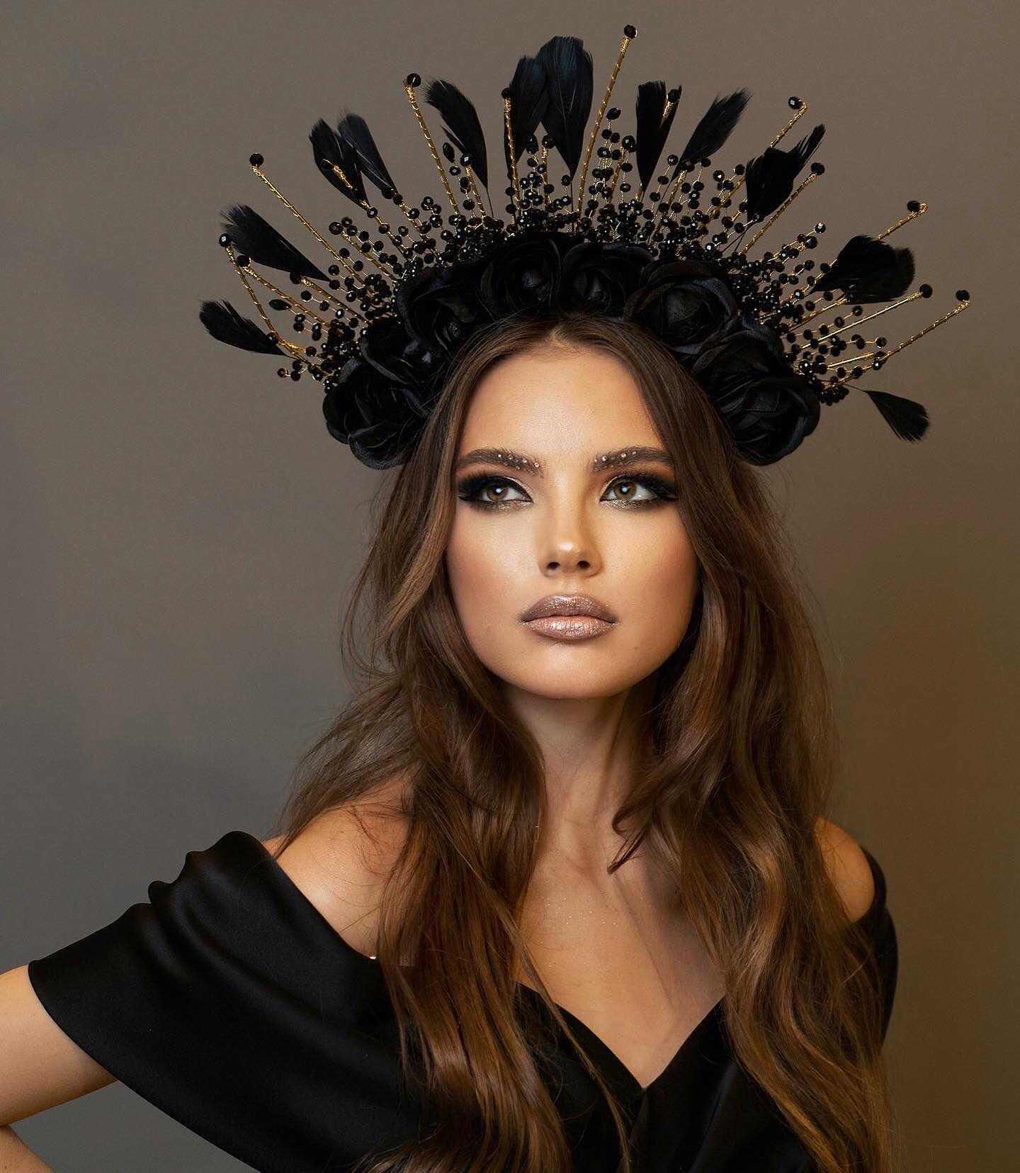 Accessory: Dark Queen
