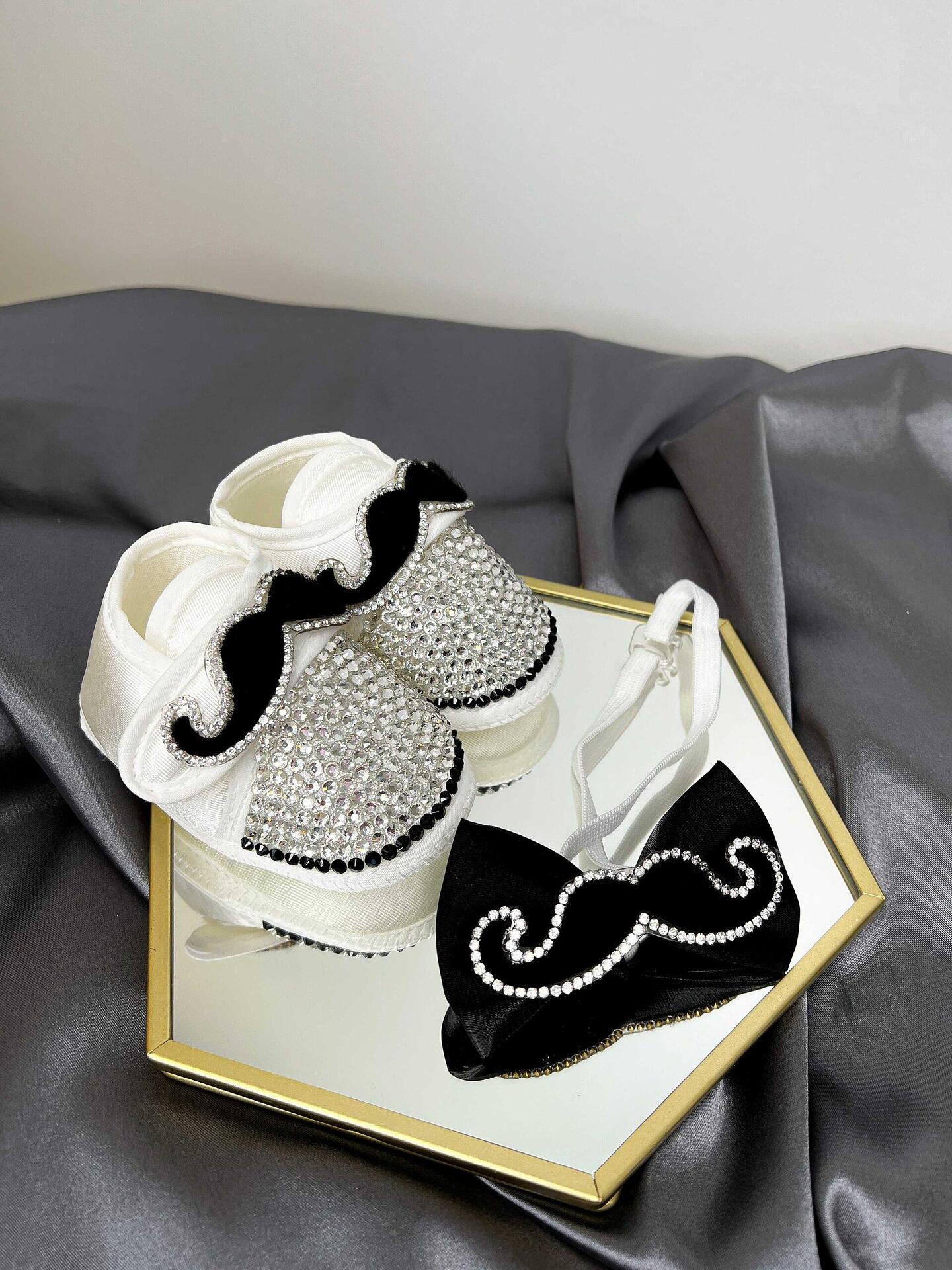 Baby shoes set with bow tie in black