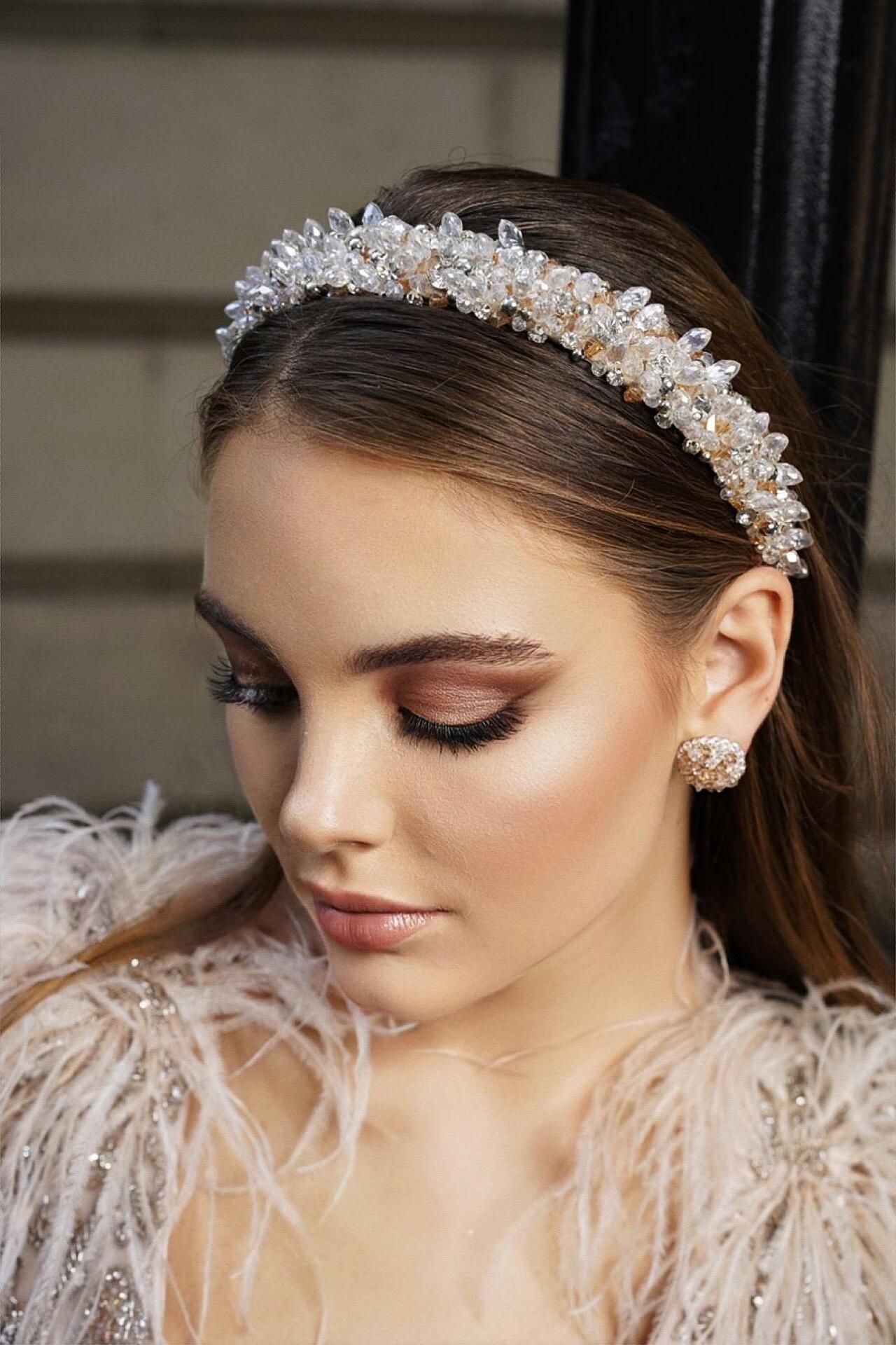 Tiara: Beige