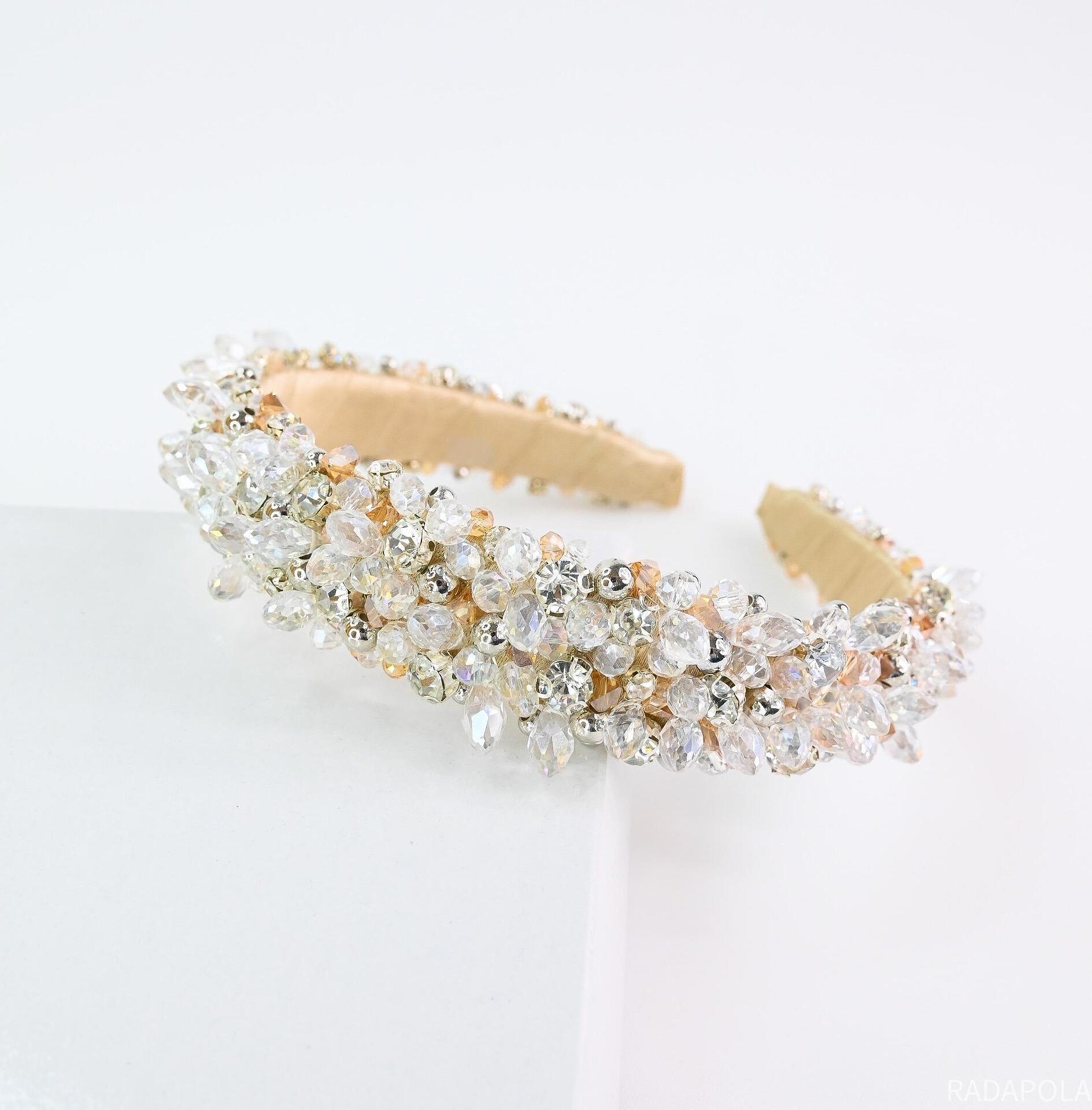Tiara: Beige