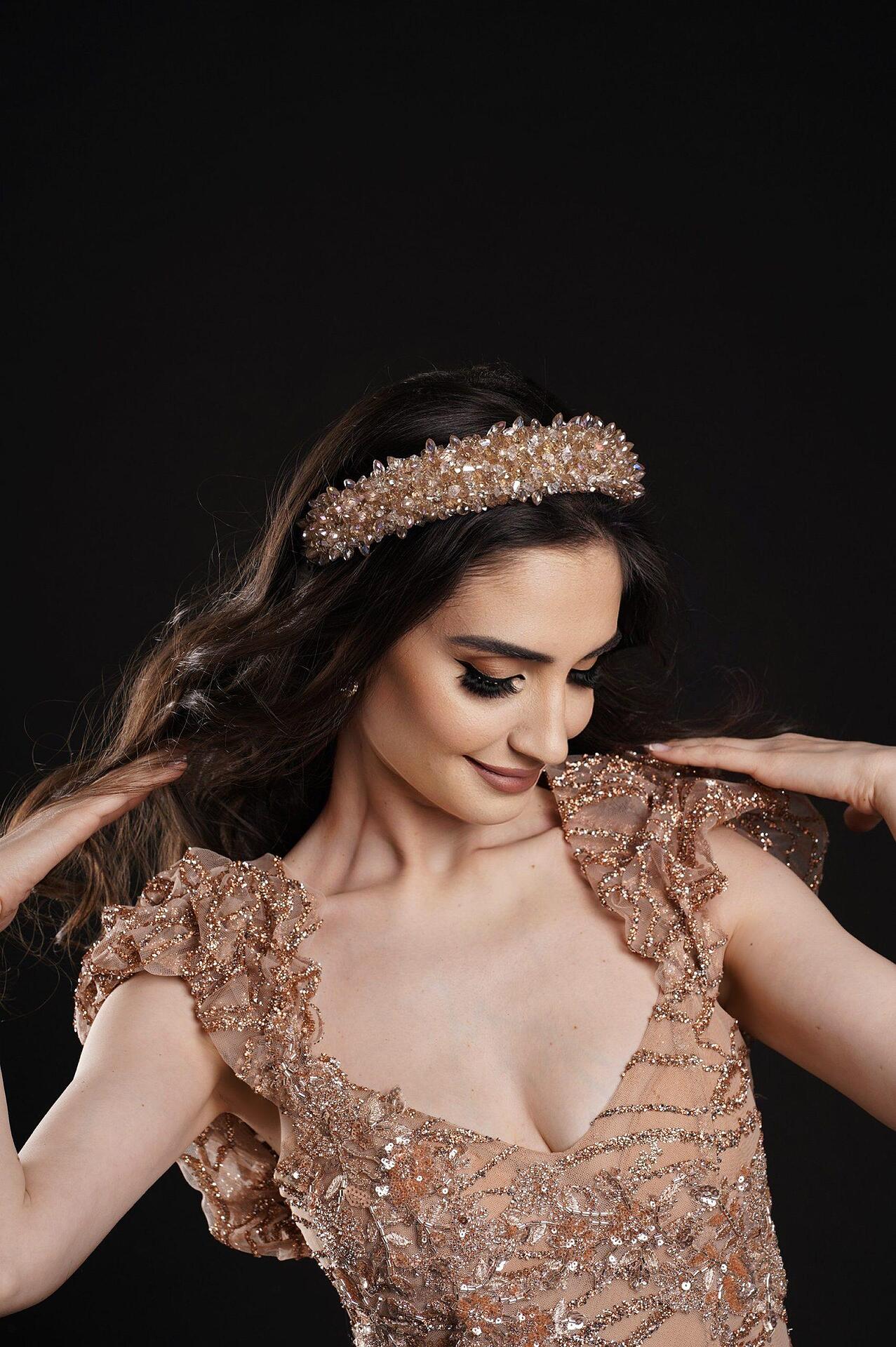 Tiara: Beige Passion