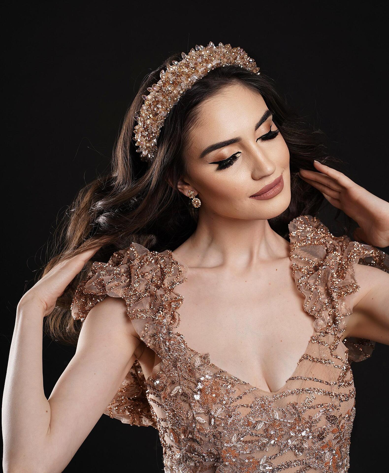 Tiara: Beige Passion
