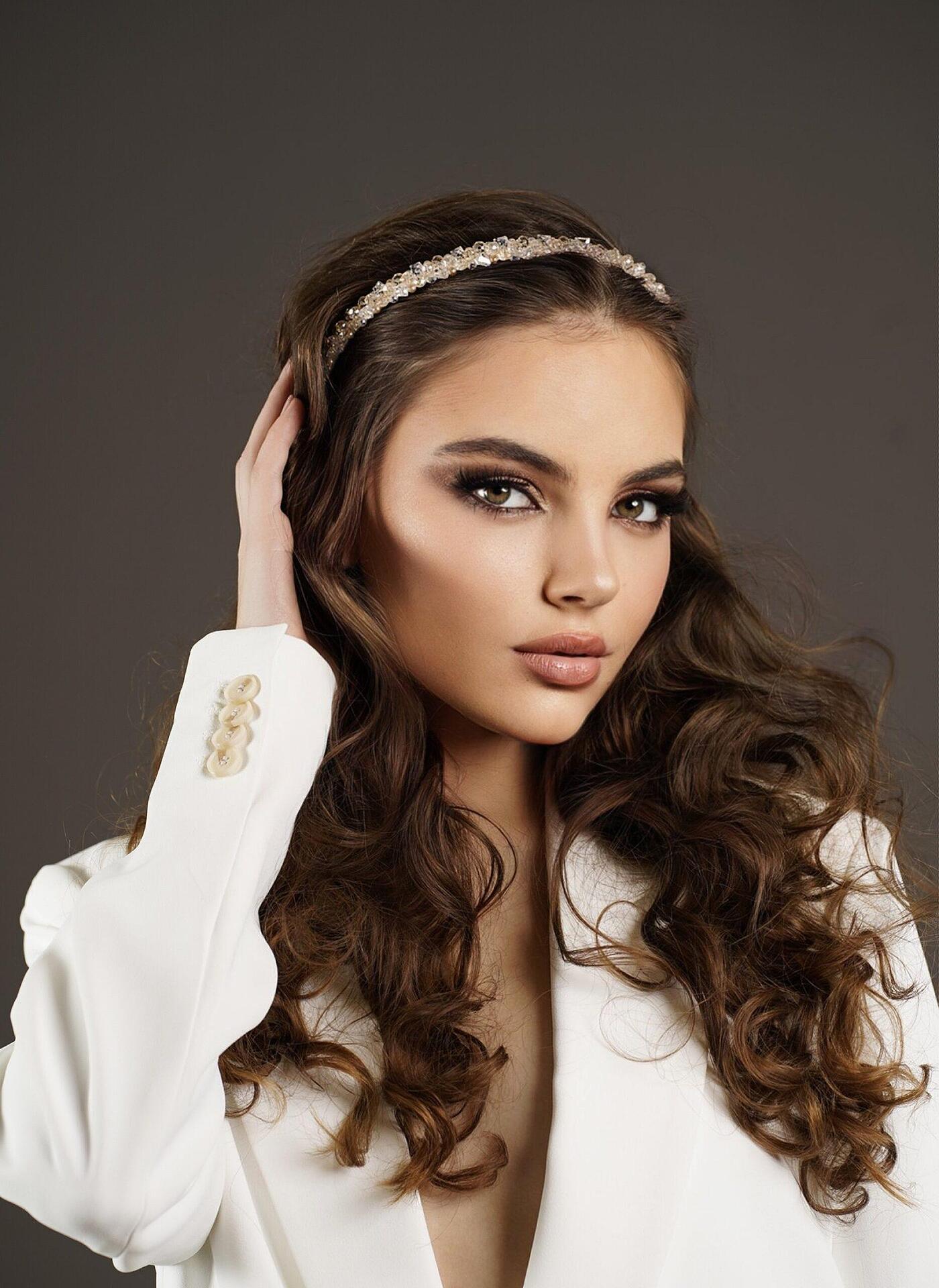 Tiara: Beige Tenderness