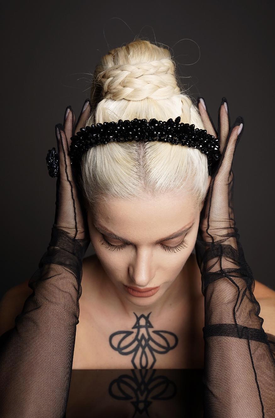 Tiara: Black Intense