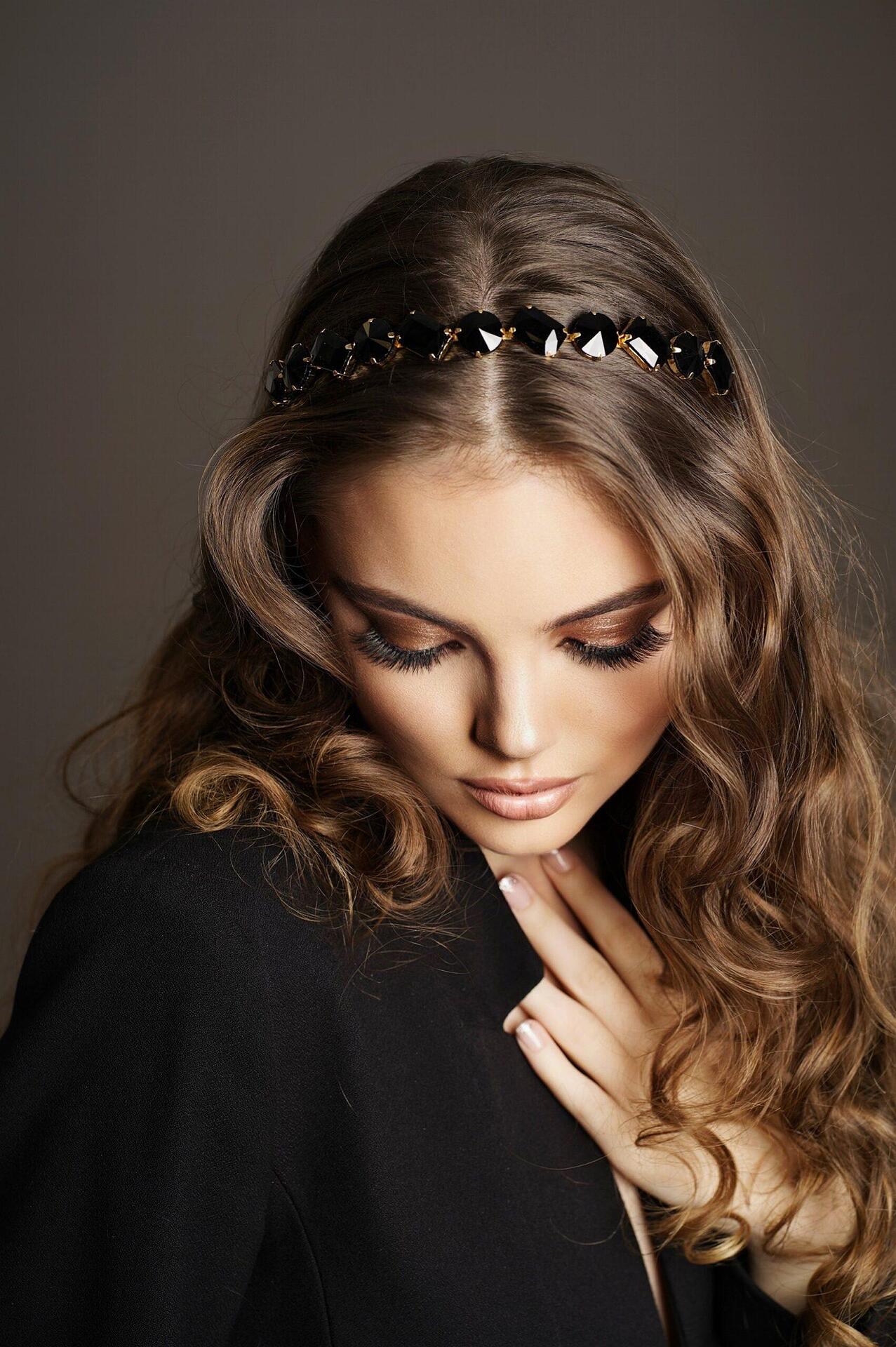 Tiara: Black Stones