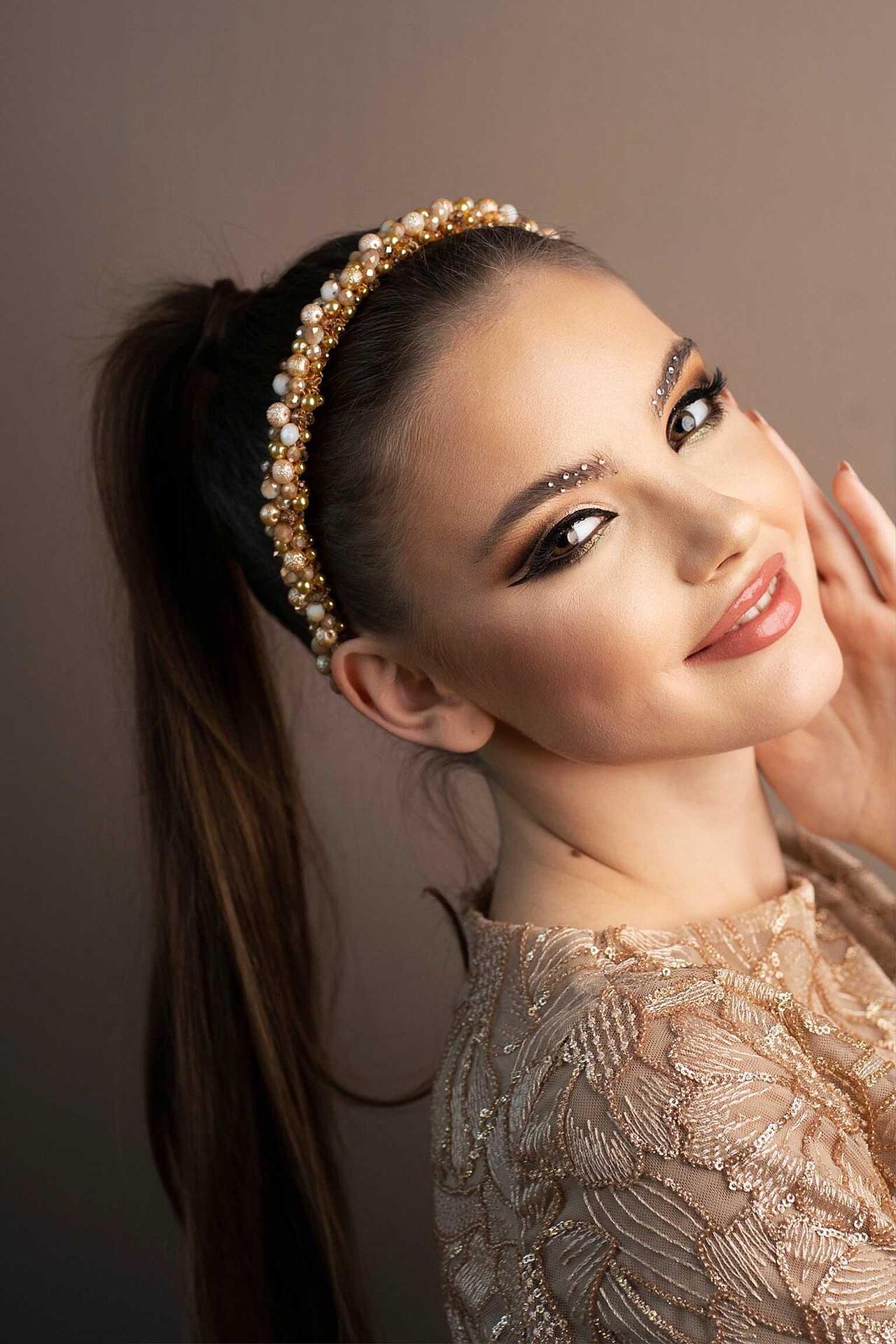 Tiara: Caramela