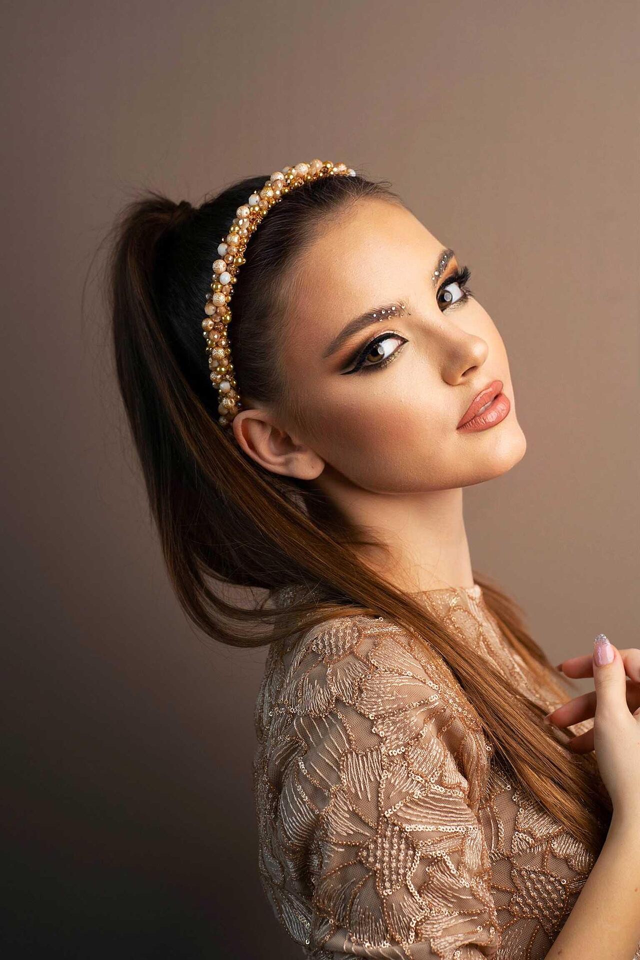 Tiara: Caramela