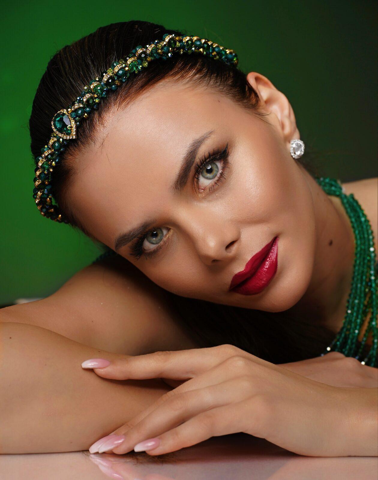 Tiara: Emerald &amp; Gold
