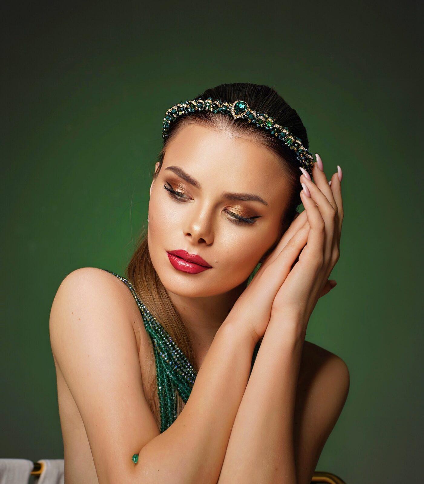 Tiara: Emerald &amp; Gold