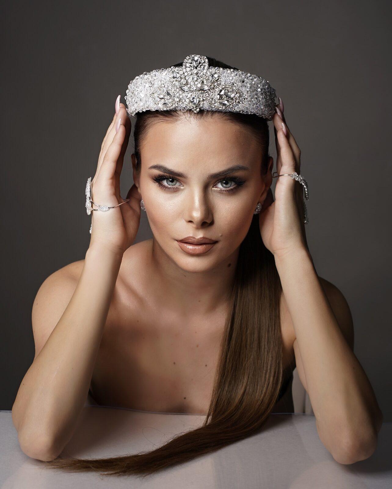 Tiara: Sarah