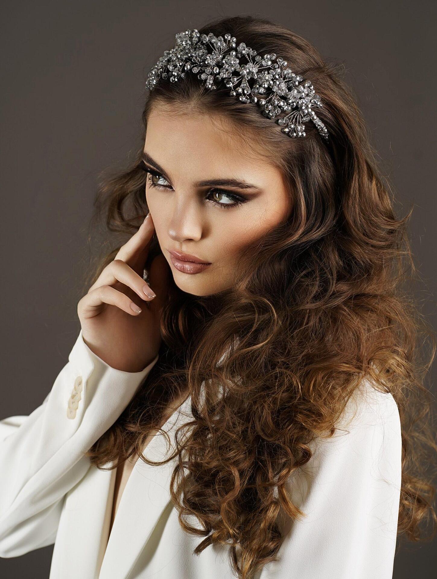 Tiara: Silver Elegance