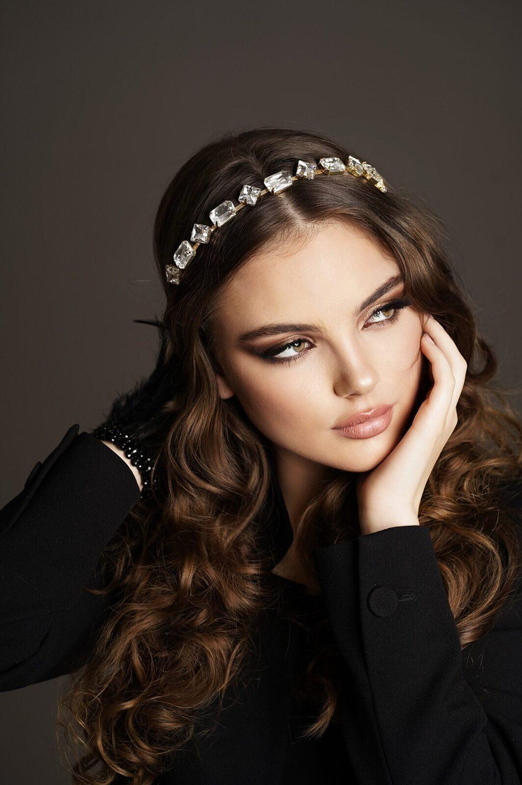 Tiara: Silver Stones