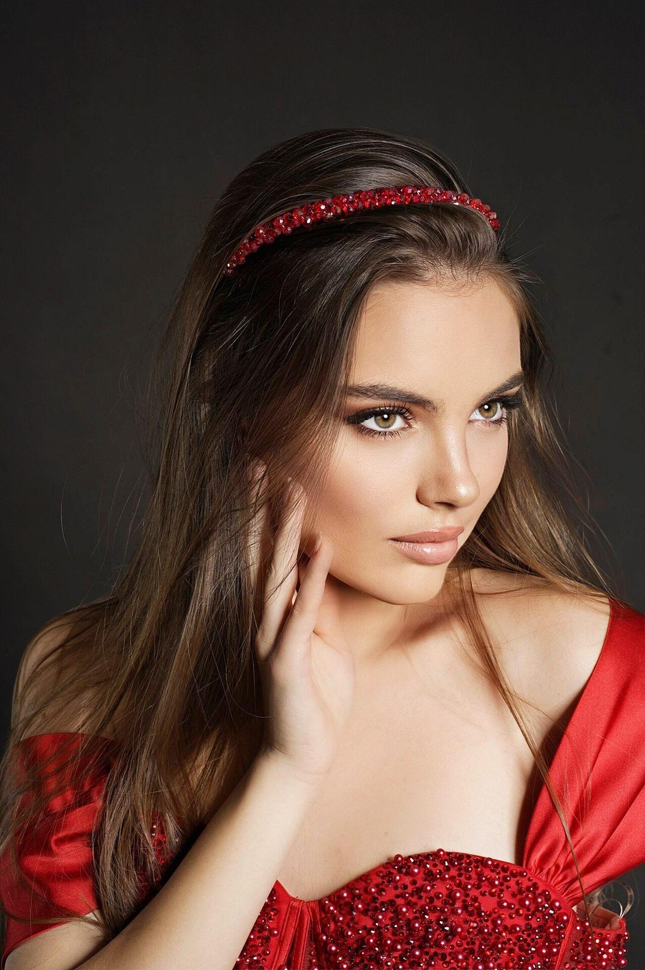 Tiara: Touch of Red