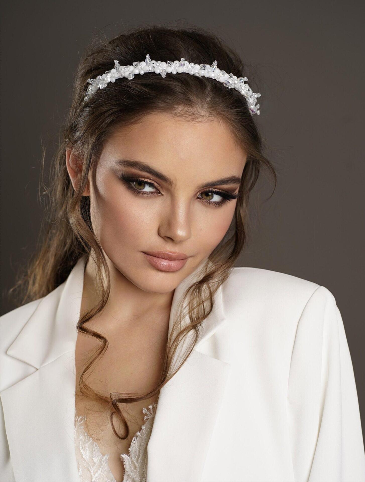 Tiara: White Elegance