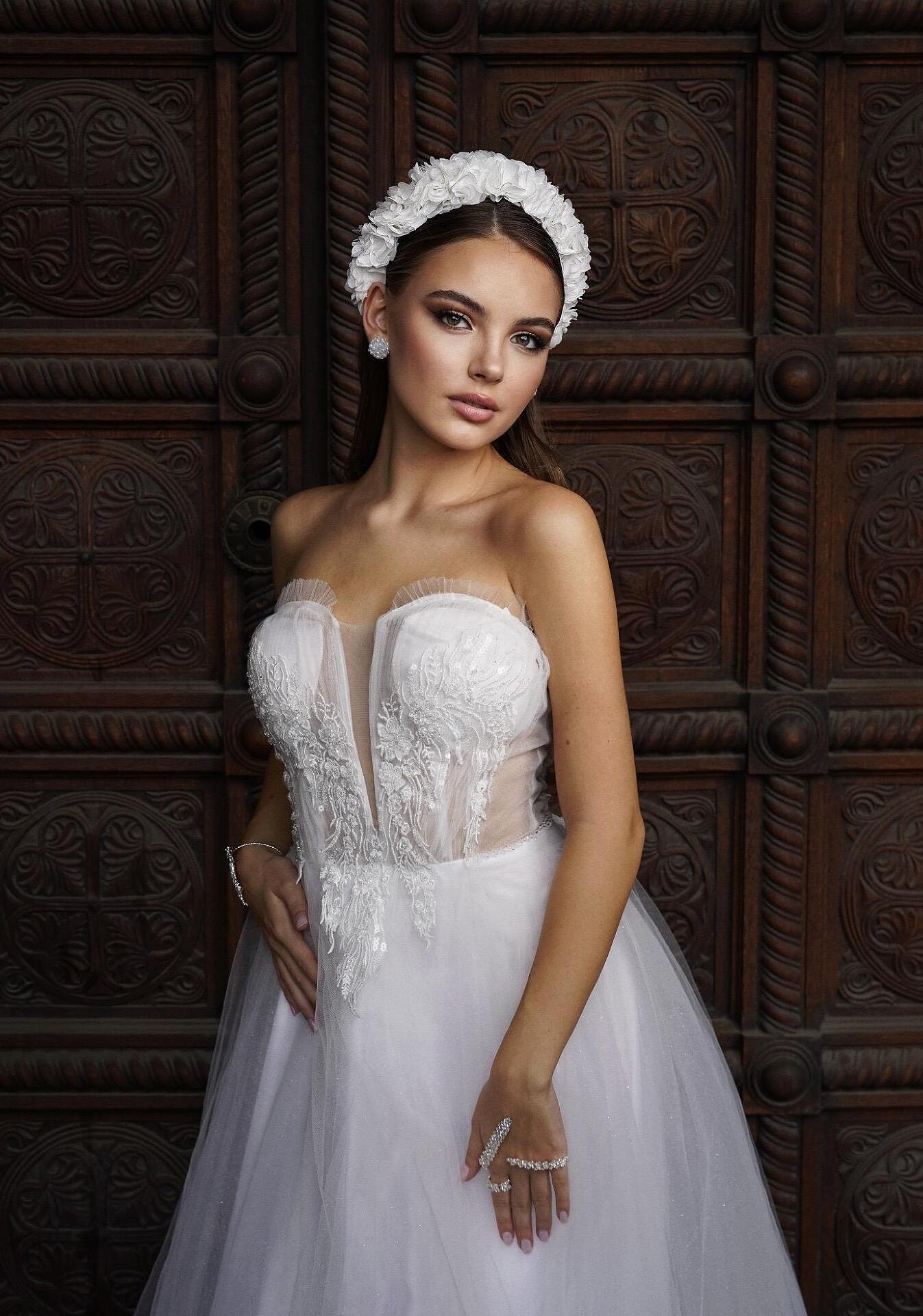 Tiara: White Light Flowers
