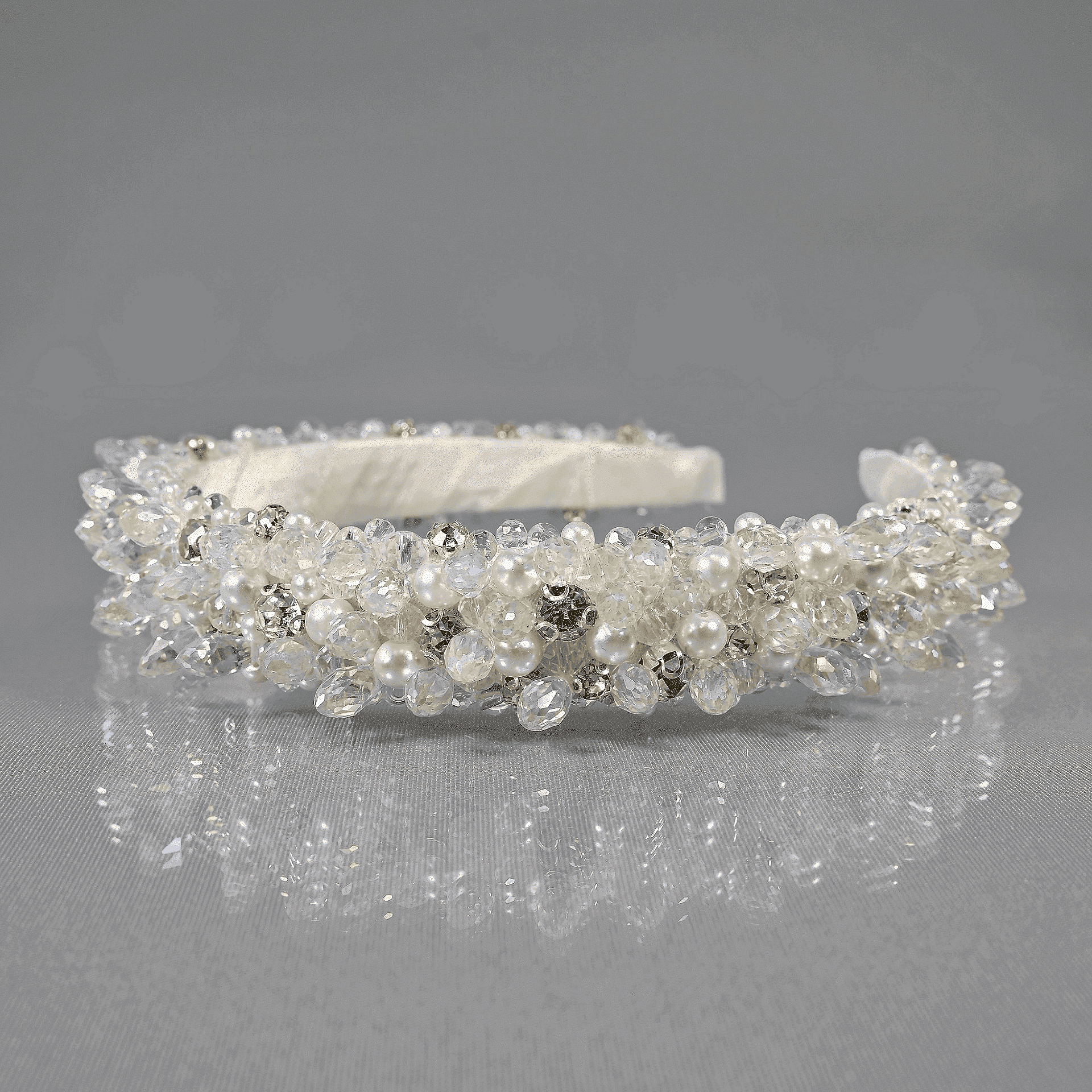Diadem with pearls and crystals
