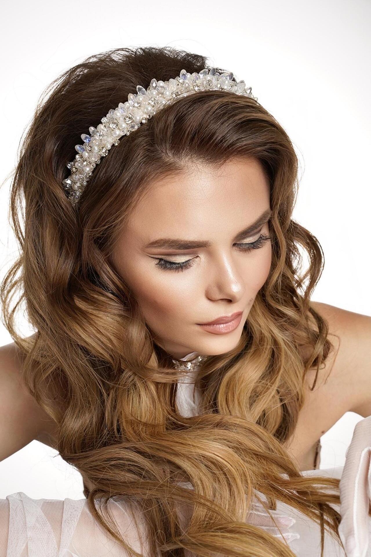 Diadem with pearls and crystals