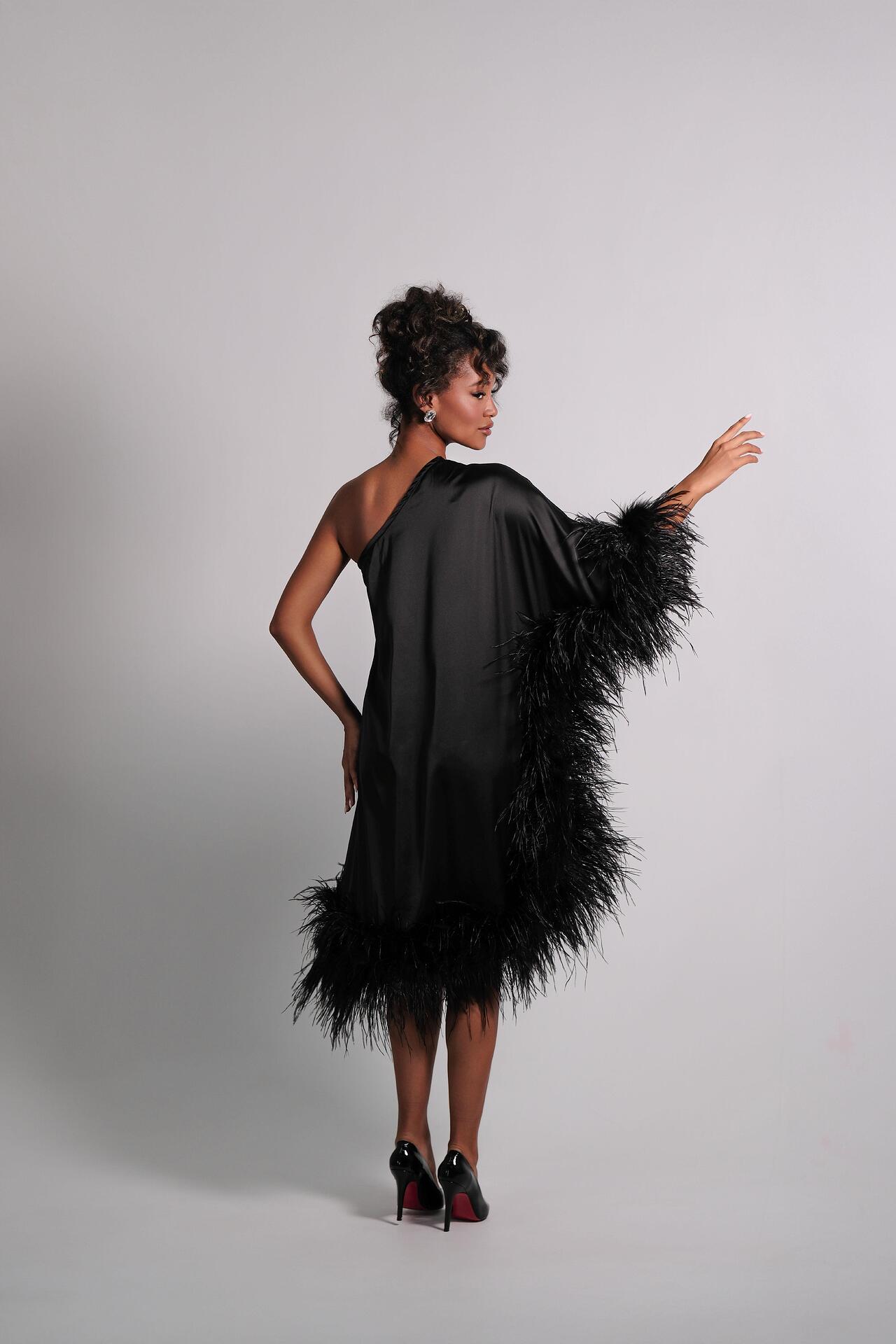 Spectacular loose dress in black: Goddess 