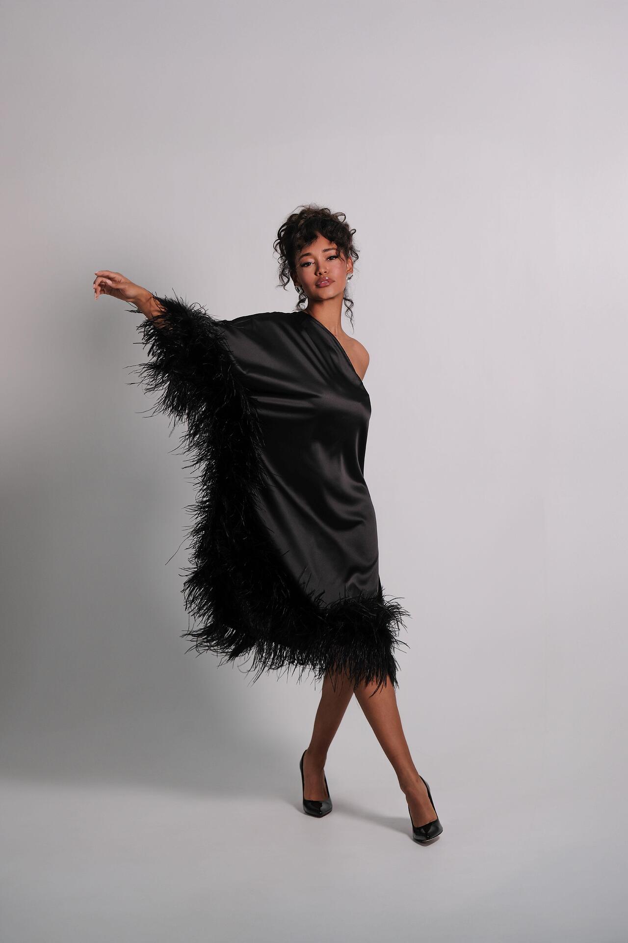 Spectacular loose dress in black: Goddess 