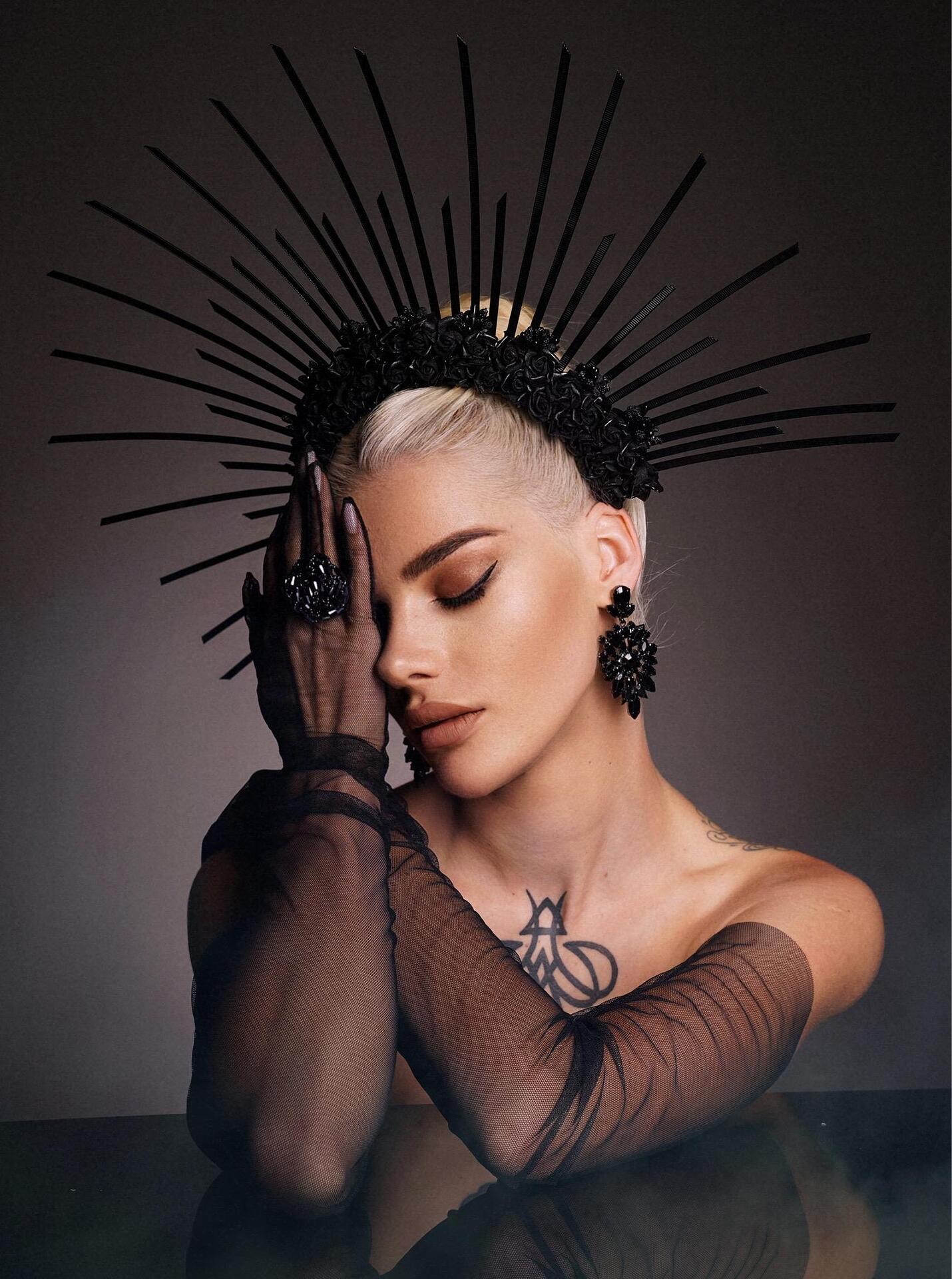 Extravagant Black Crown