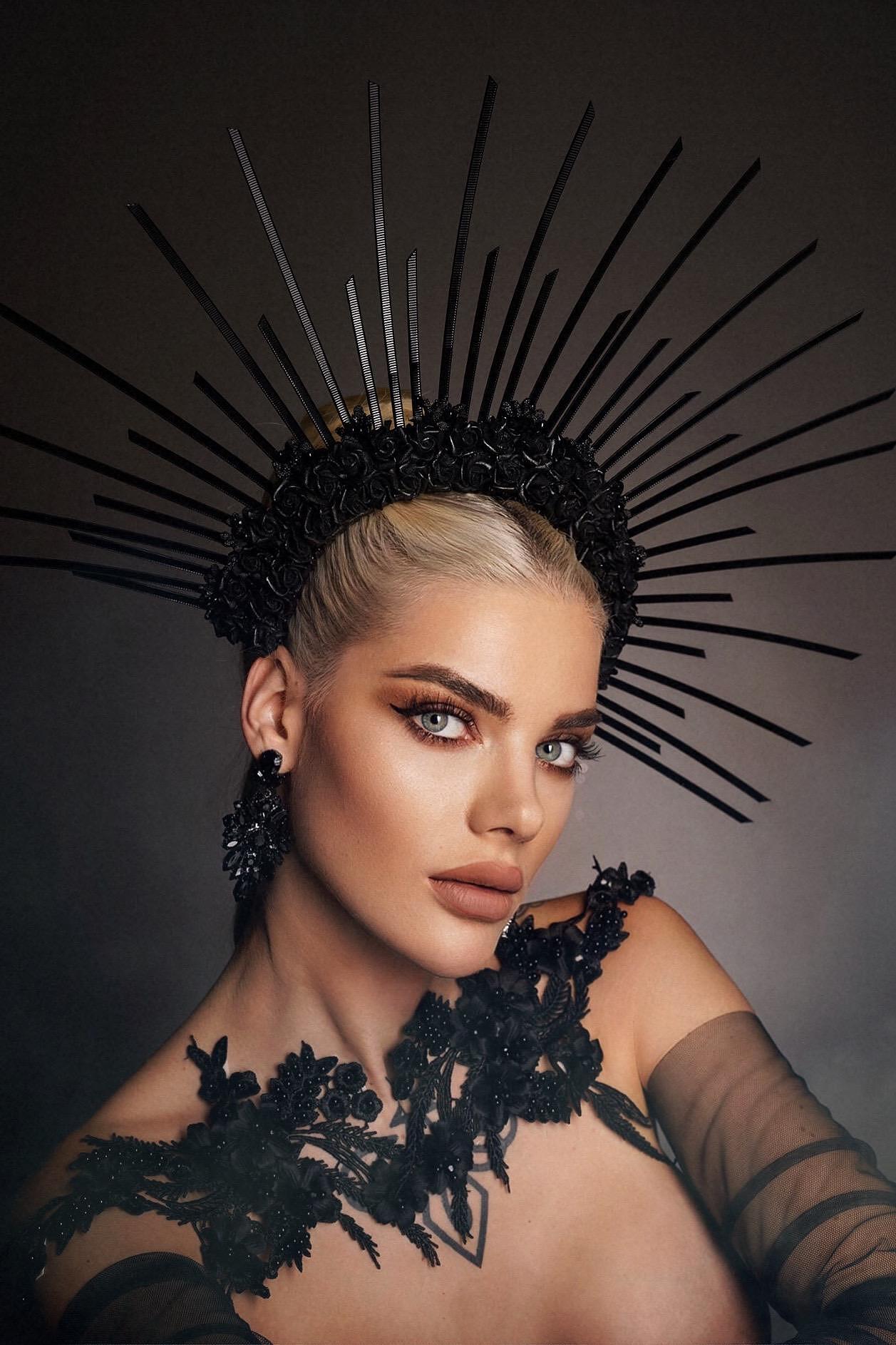 Extravagant Black Crown