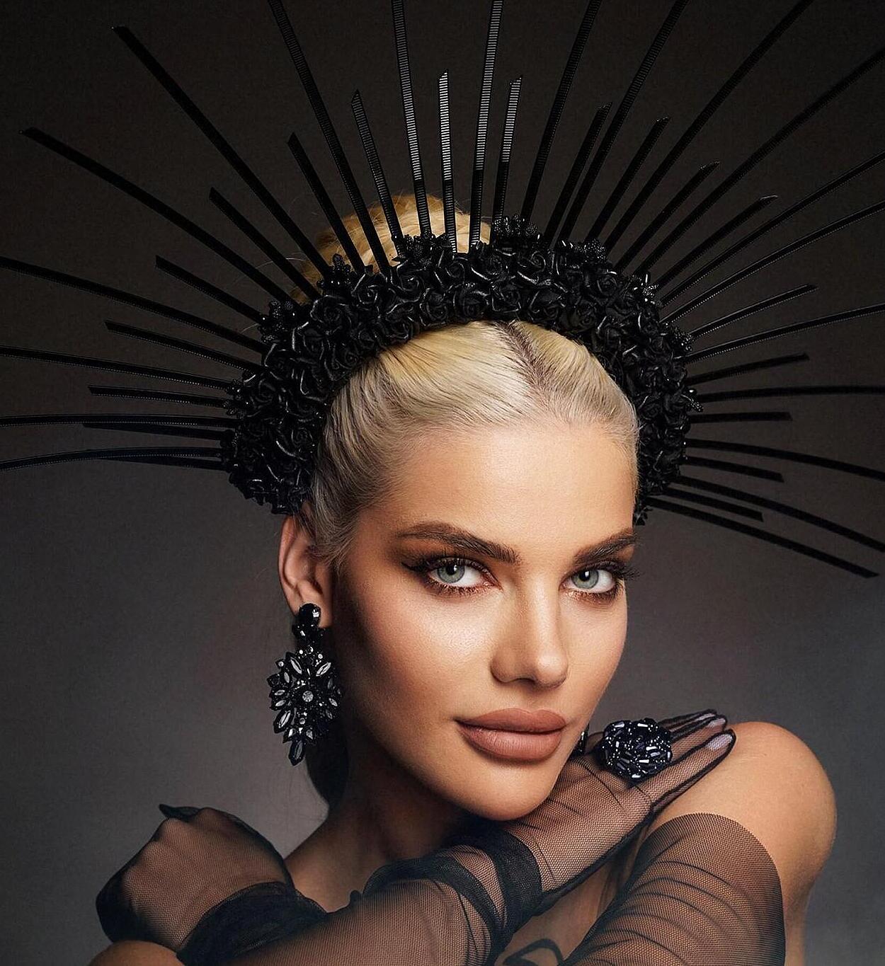 Extravagant Black Crown