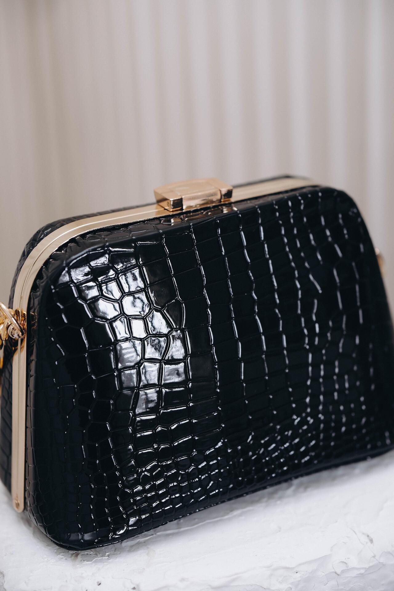 Elegant bag in black: Zephira