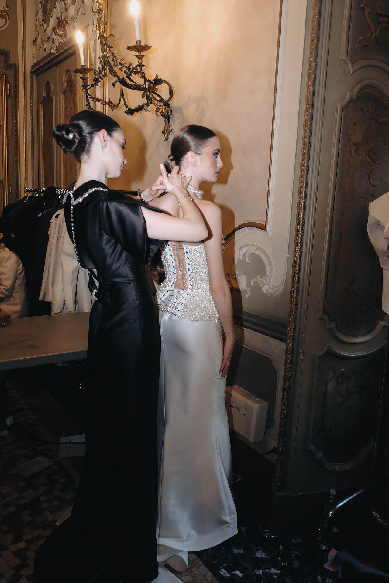 Elegant black dress: Milan