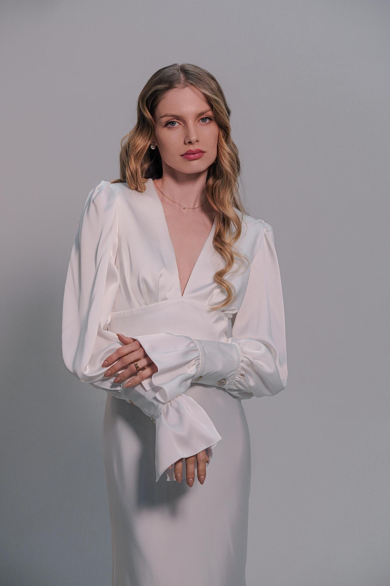 Elegant minimalist dress in white: Unéa