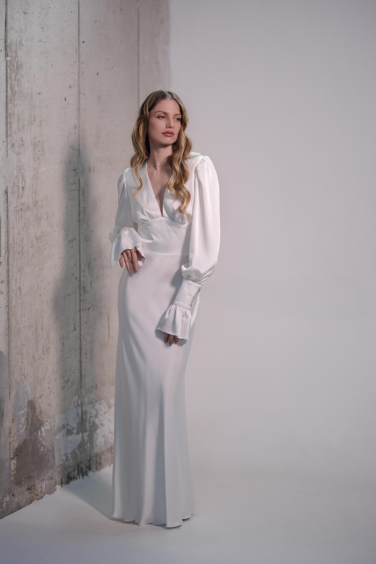 Elegant minimalist dress in white: Unéa