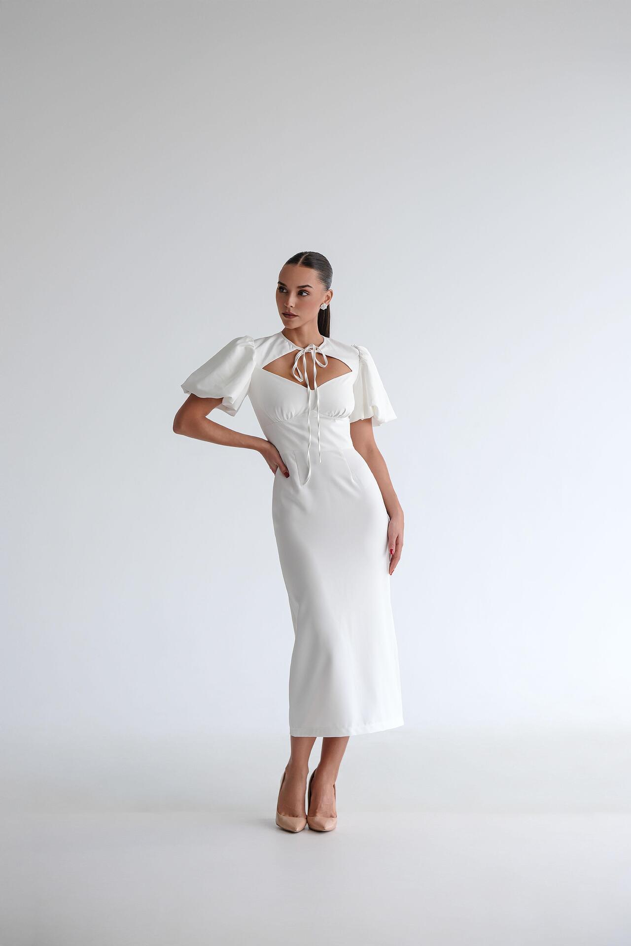 Elegant dress in white: Reverie