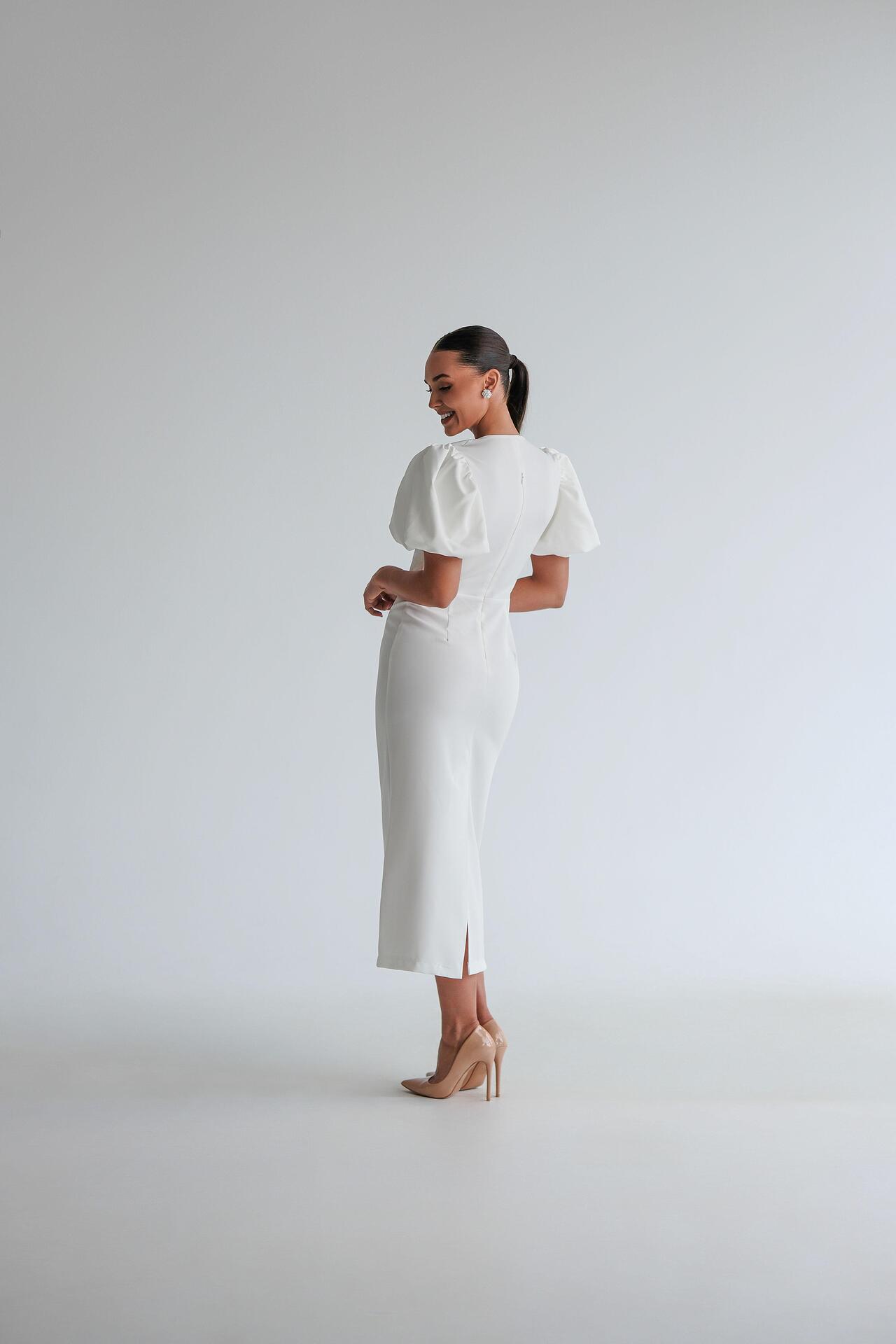Elegant dress in white: Reverie
