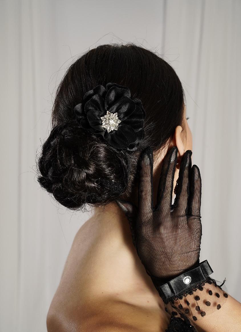 Elegant Black Gloves