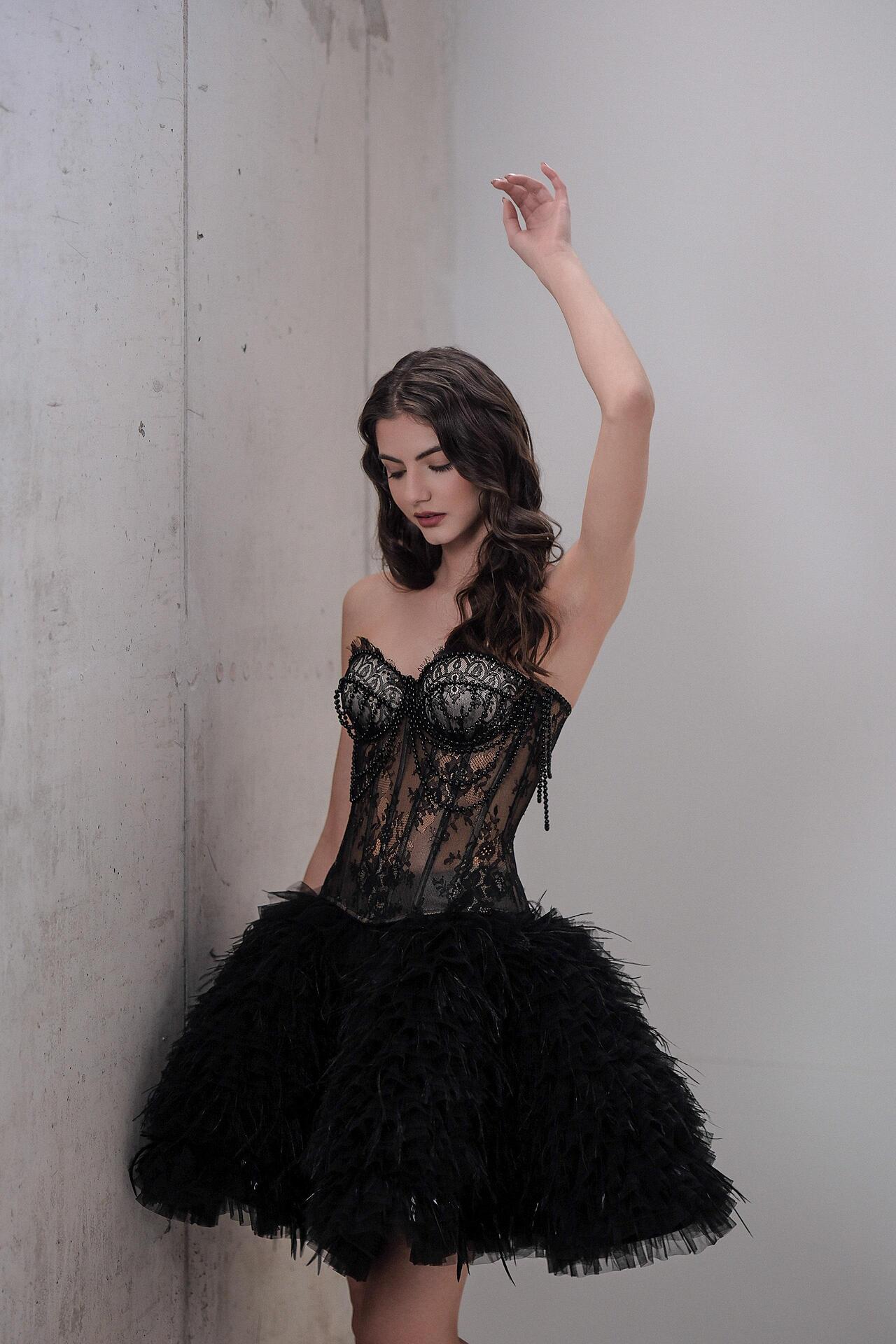 Enchanting corset and skirt set in black: Celeste