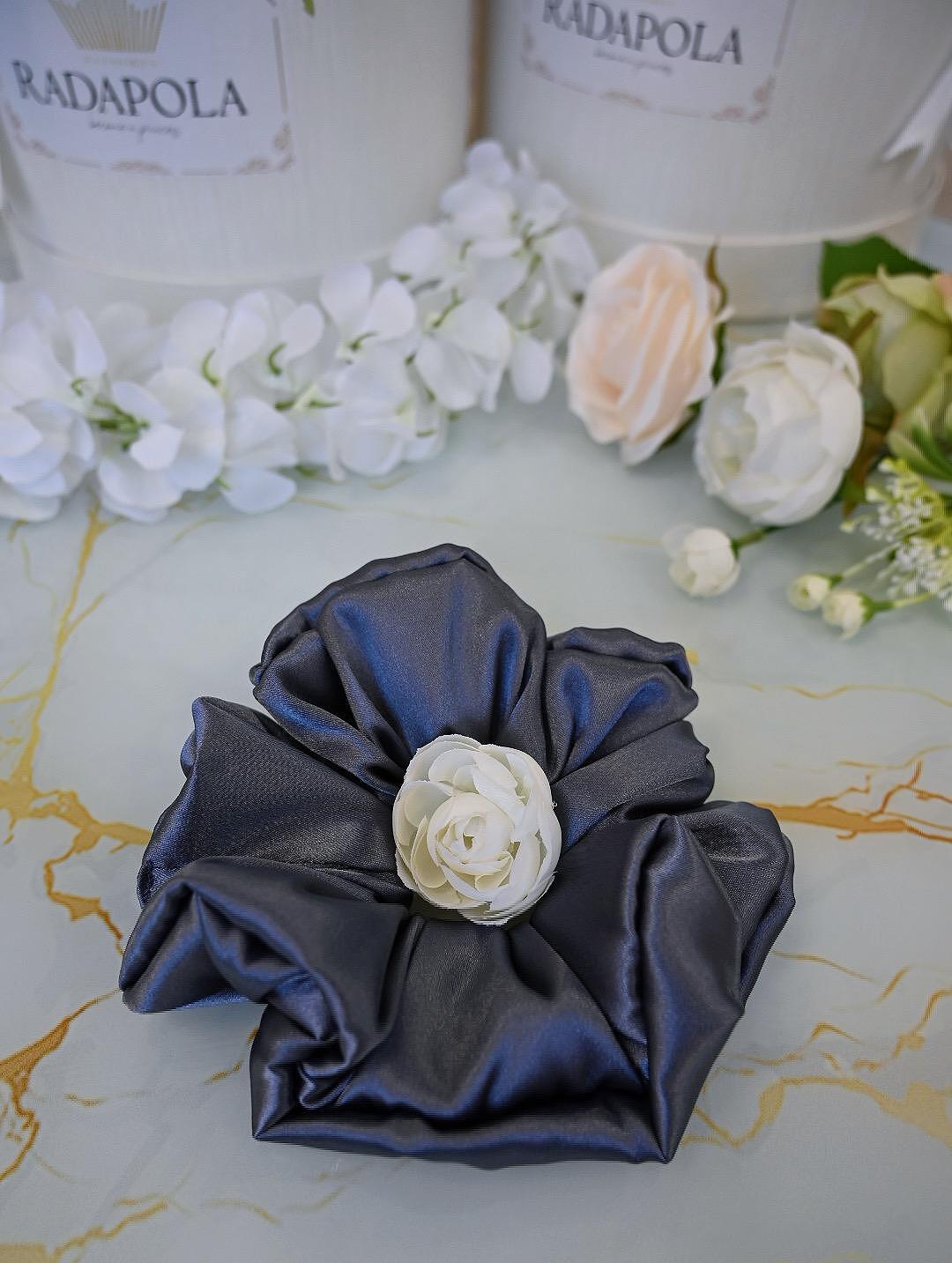 Scrunchie: dark gray