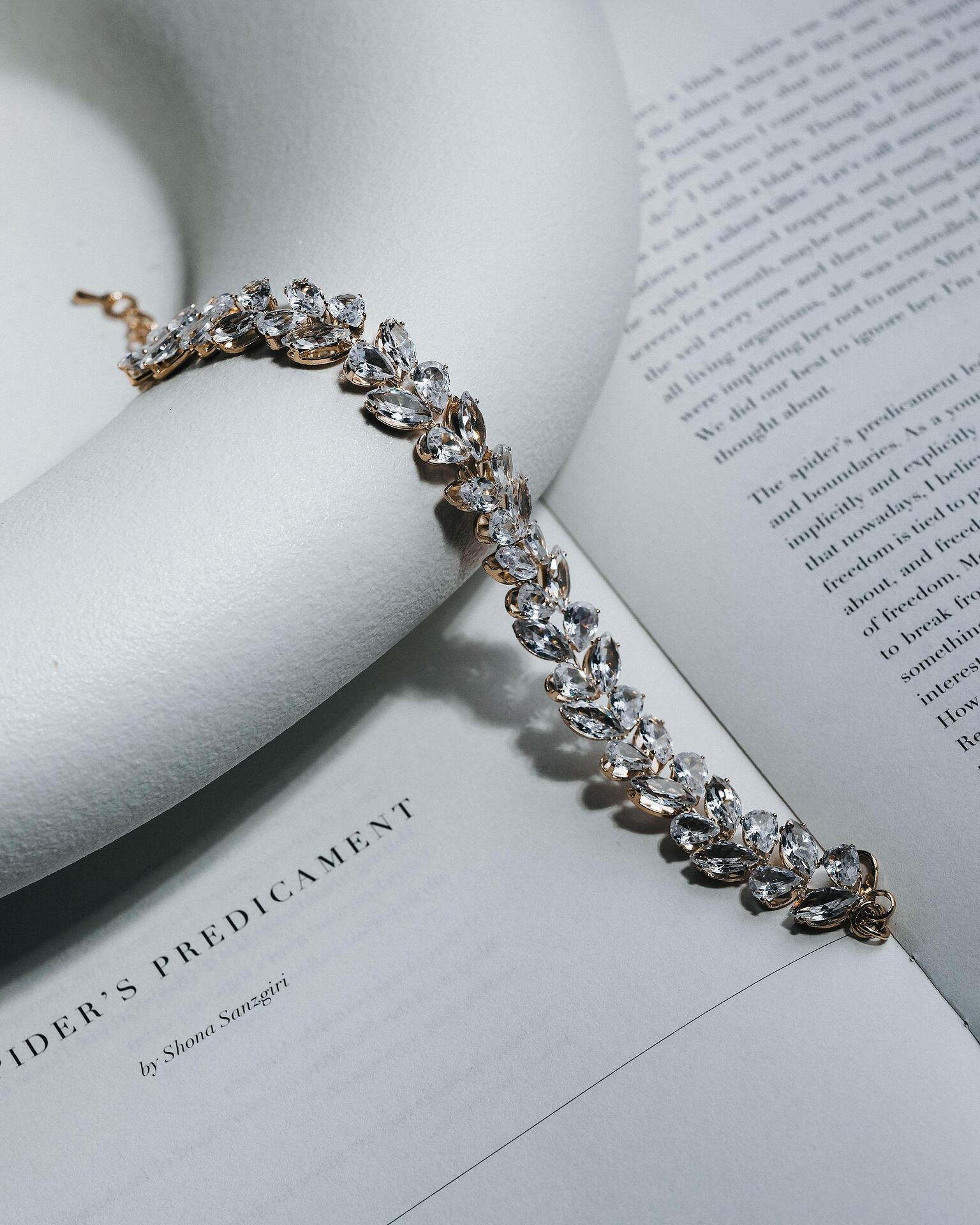 Bracelet with crystals in gold &amp; silver: Tail 