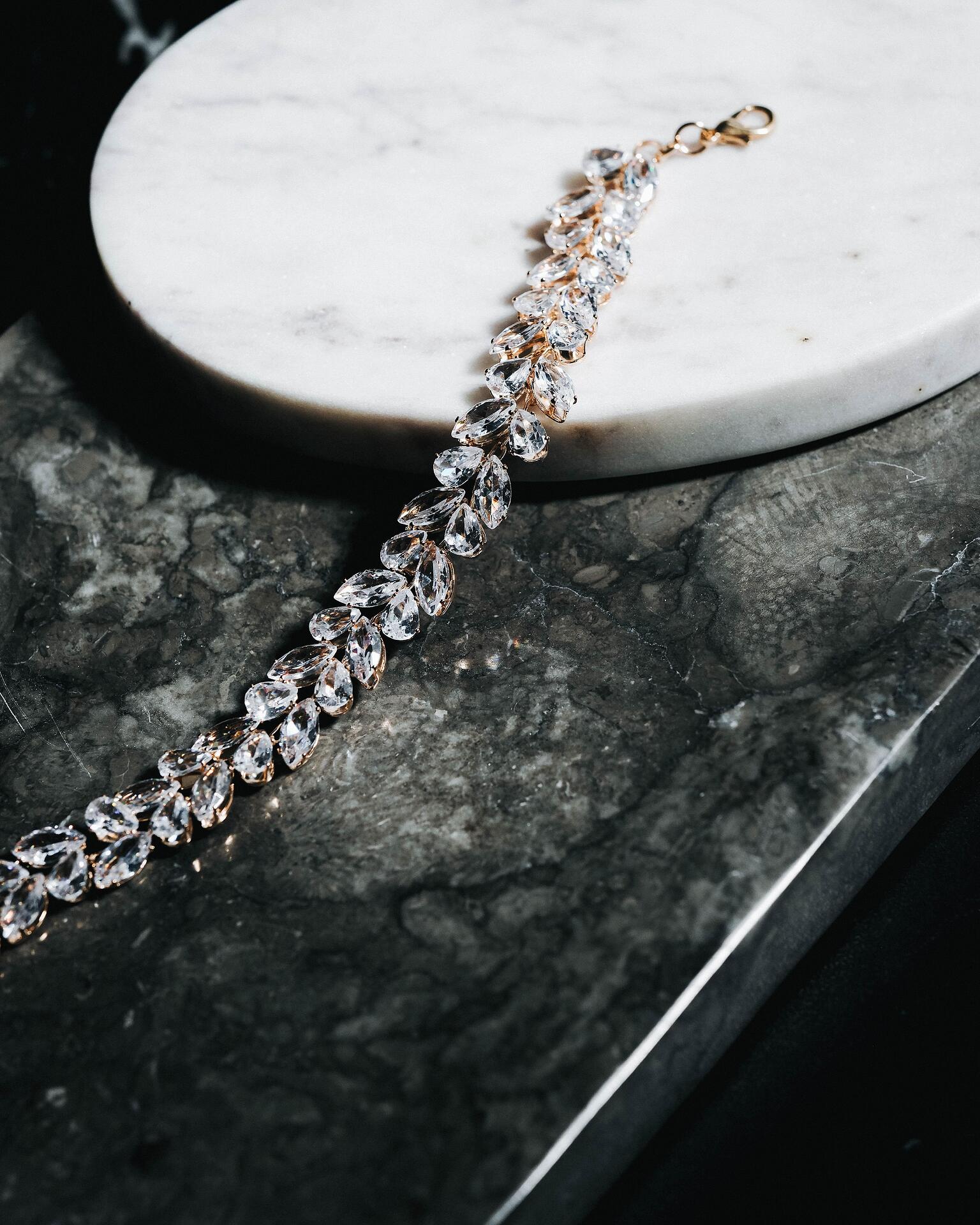 Bracelet with crystals in gold &amp; silver: Tail 