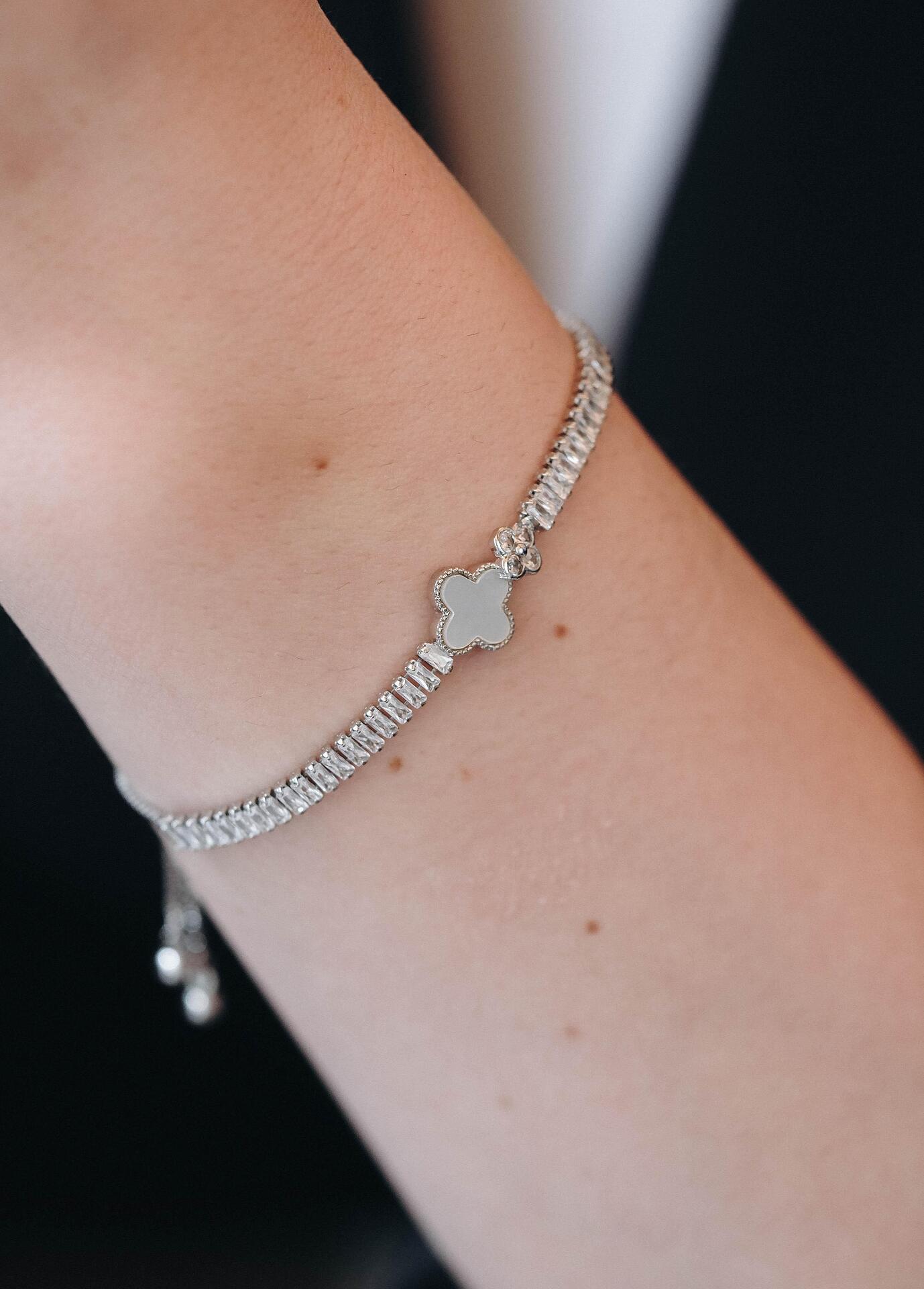 Bracelet with glass crystals