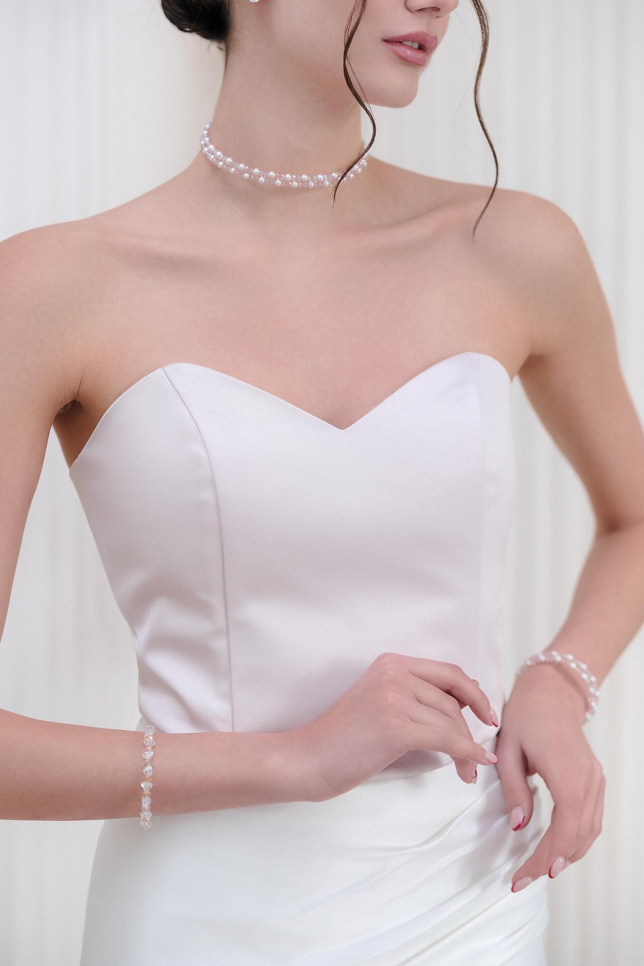 Clean strapless top: Lorisse 