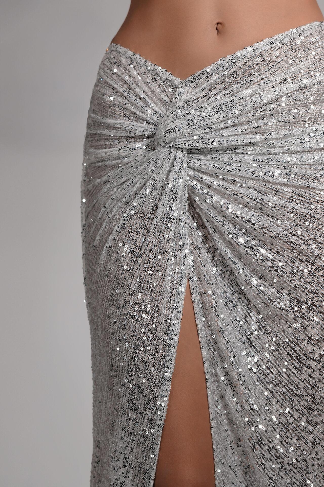 Tempting shiny long skirt: Merida 