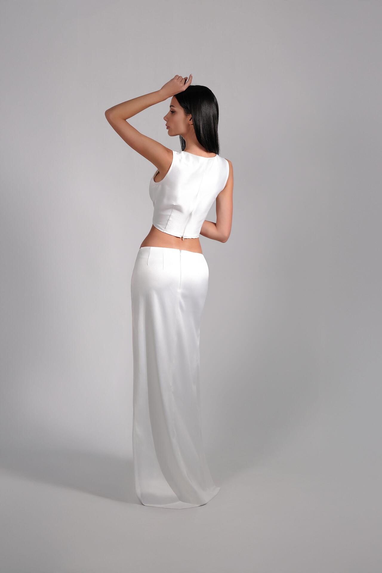 Tempting long skirt in white: Merida